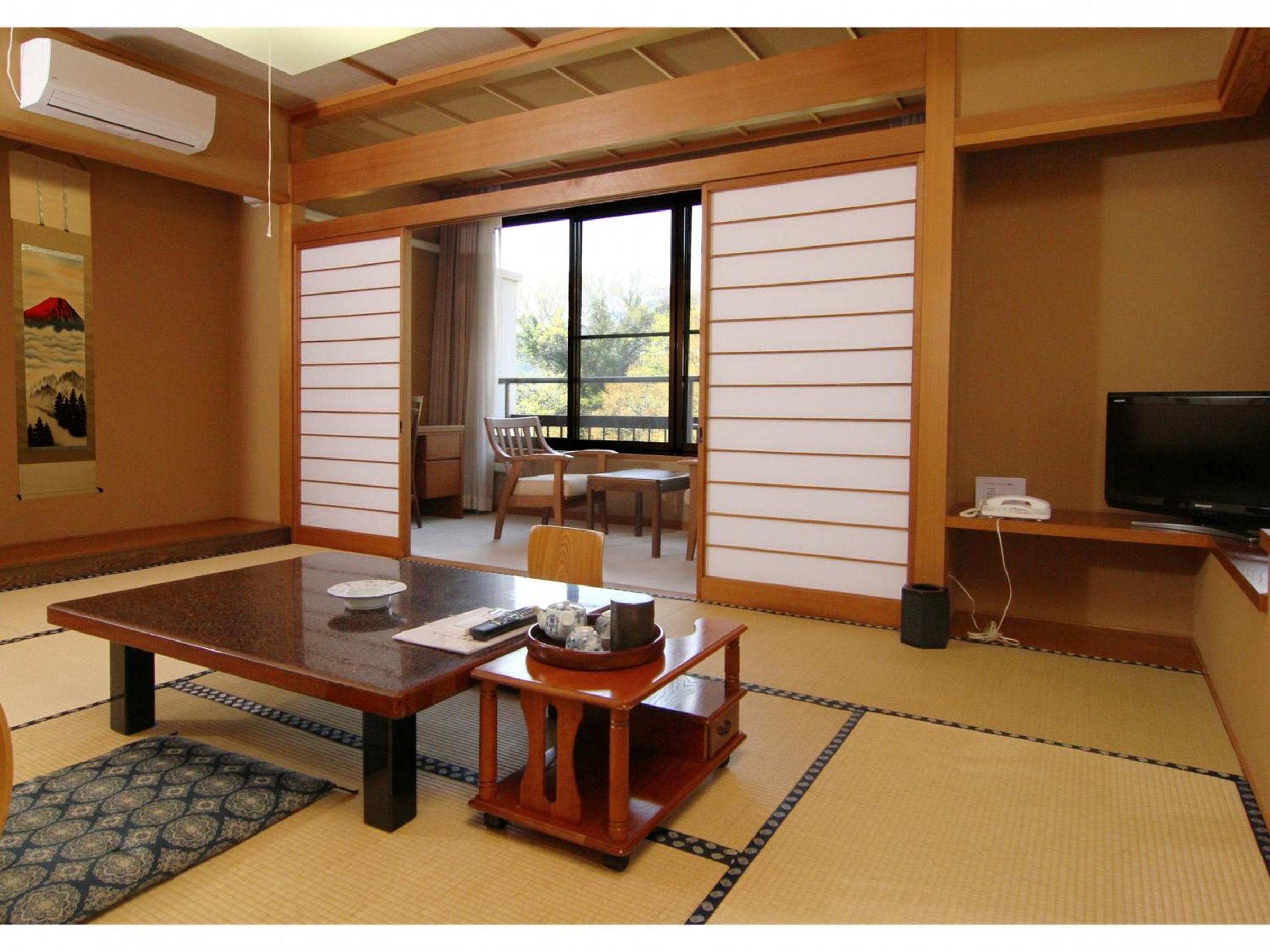 Superior Japanese-Style Room