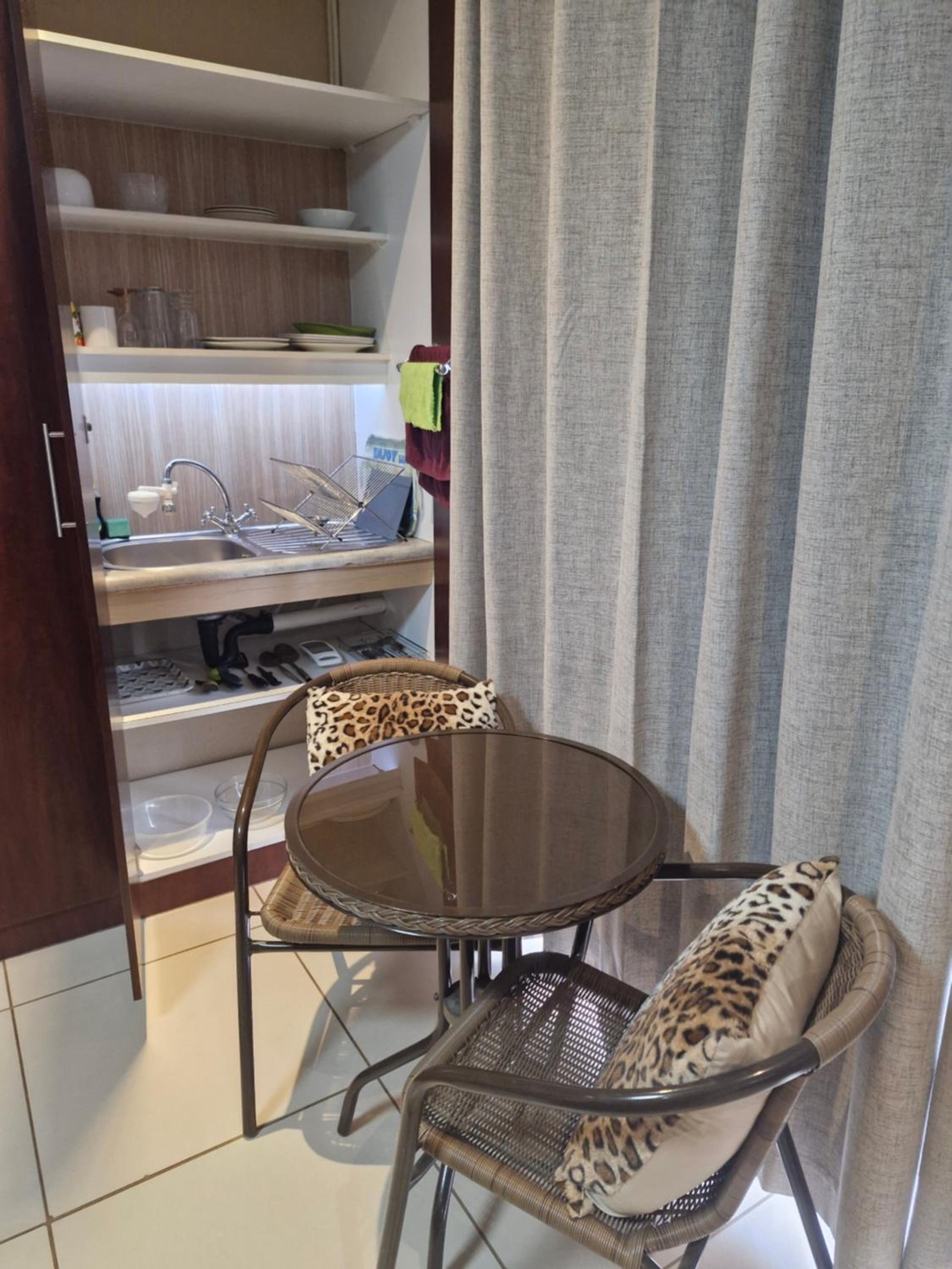 Double Room with Patio - Photo 8