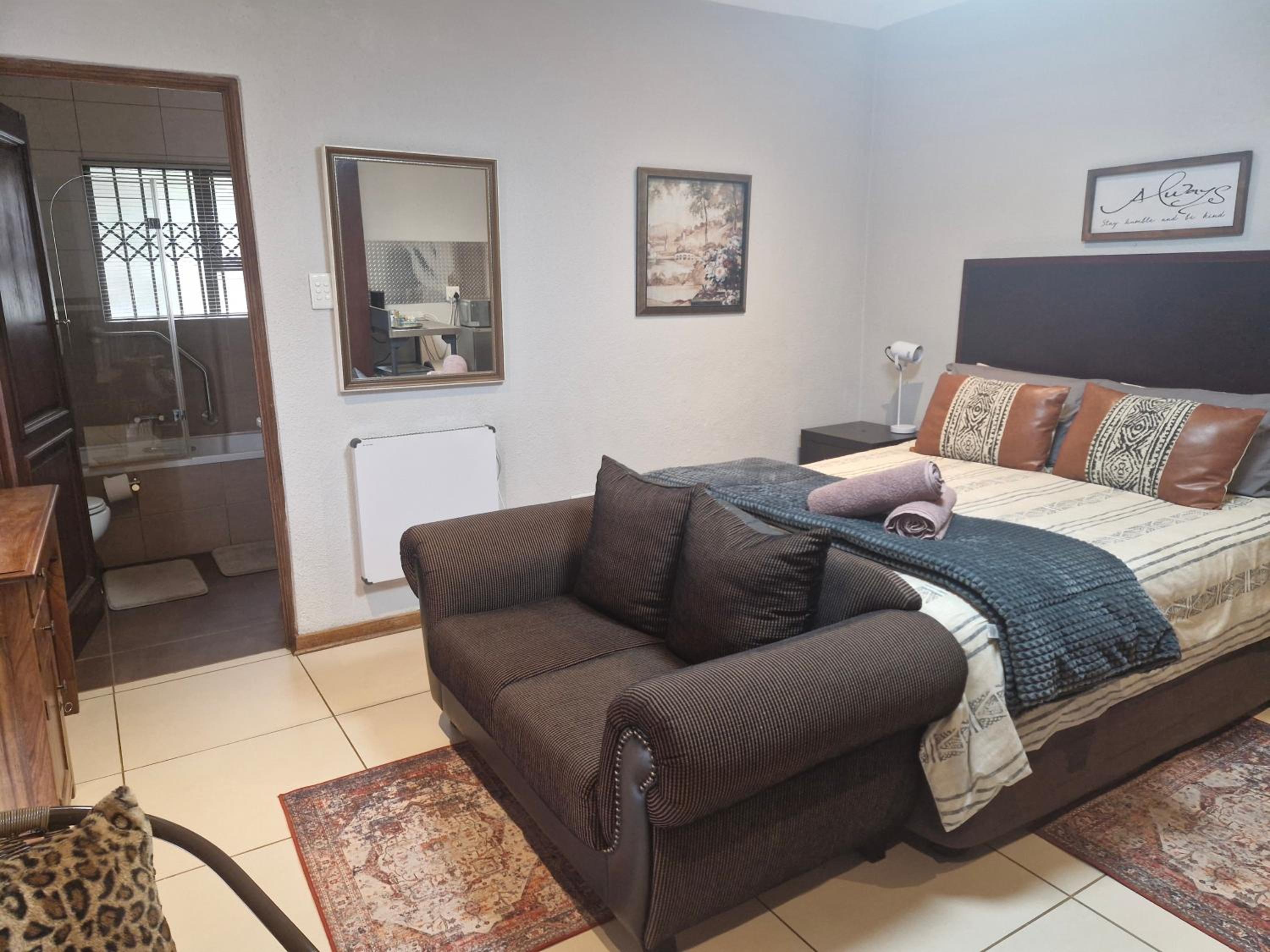Double Room with Patio - Photo 7
