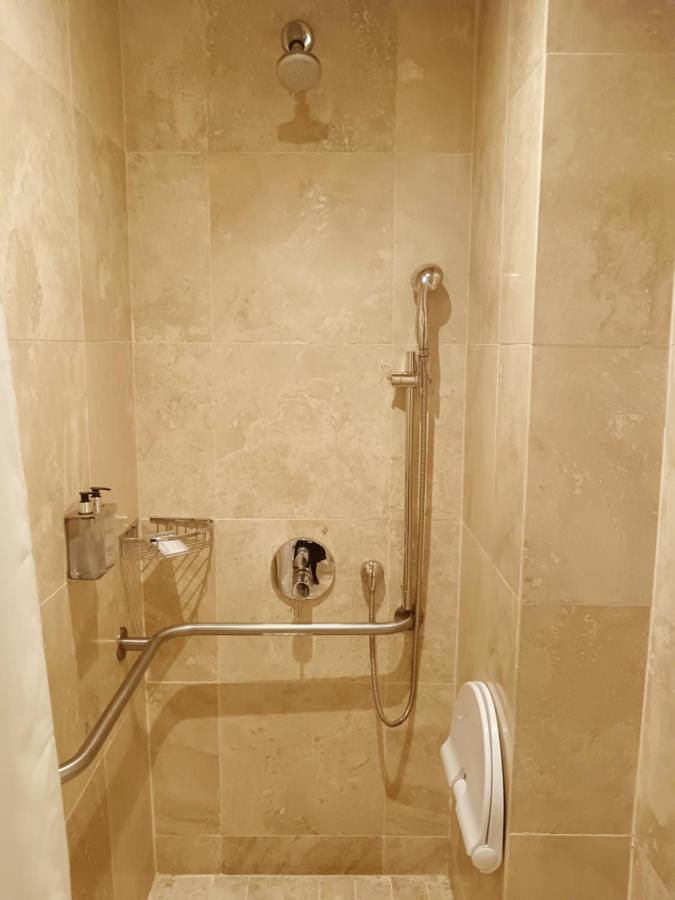King Room - Disability Access - Photo 3