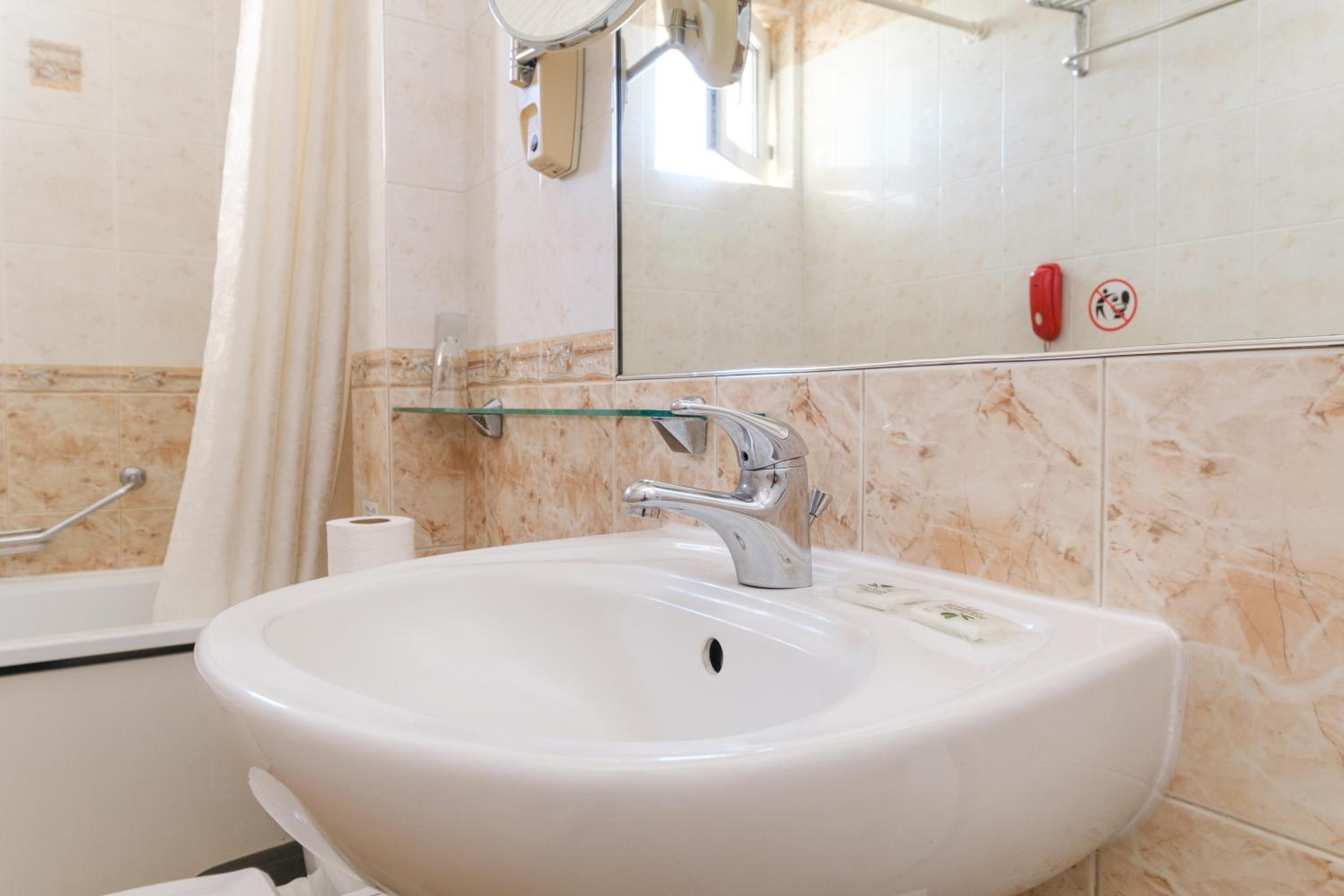 Superior Double Room - Photo 9