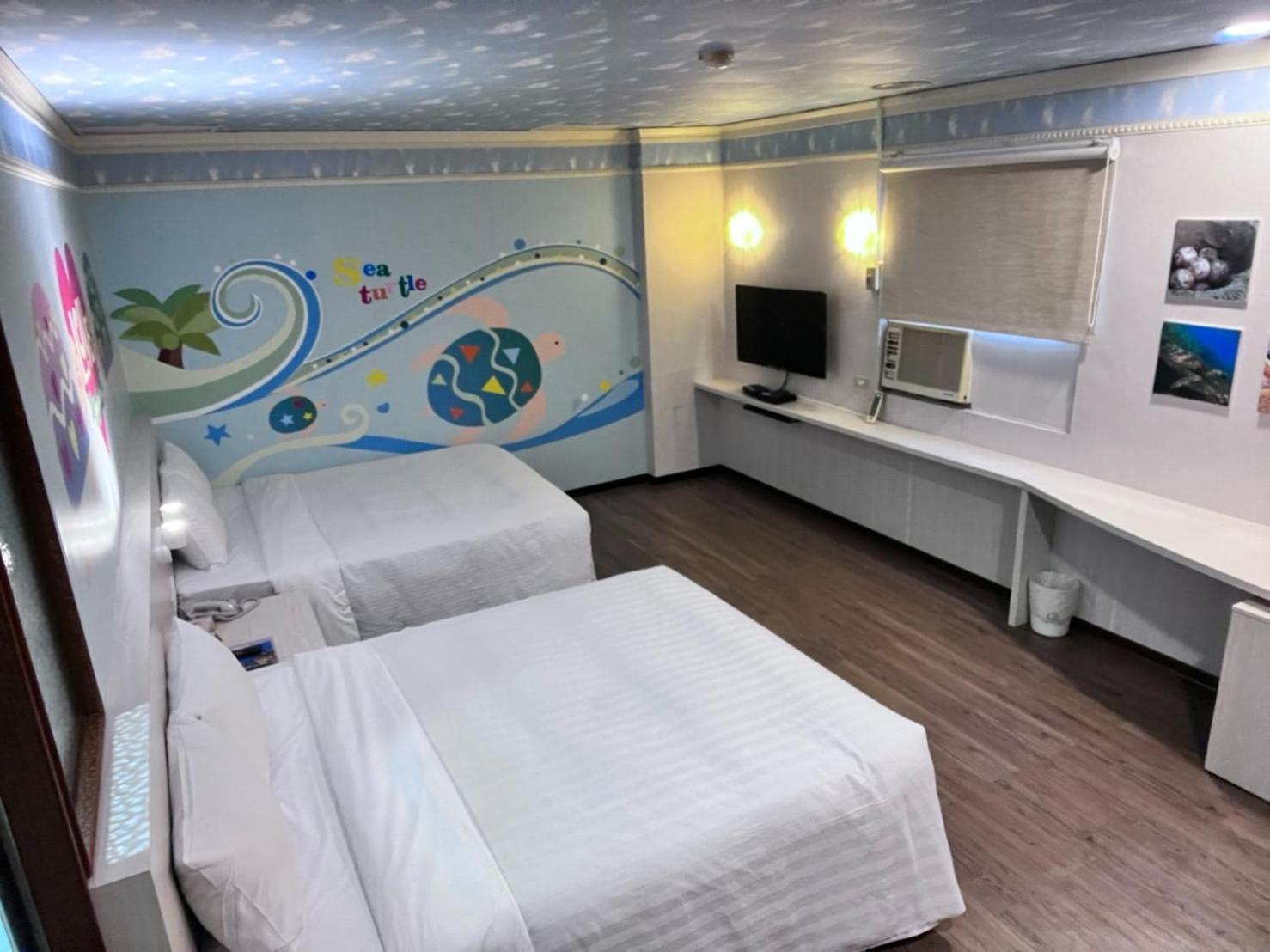 Family Room (2 Adults + 2 Children)