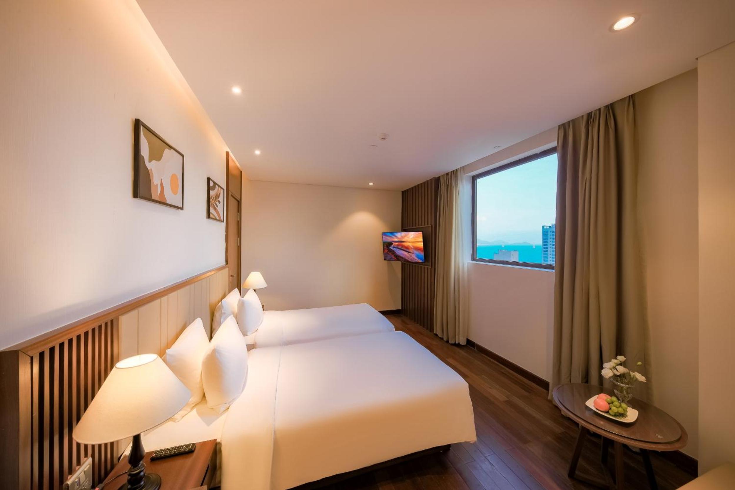 Deluxe Twin with Partial Sea View - Photo 6