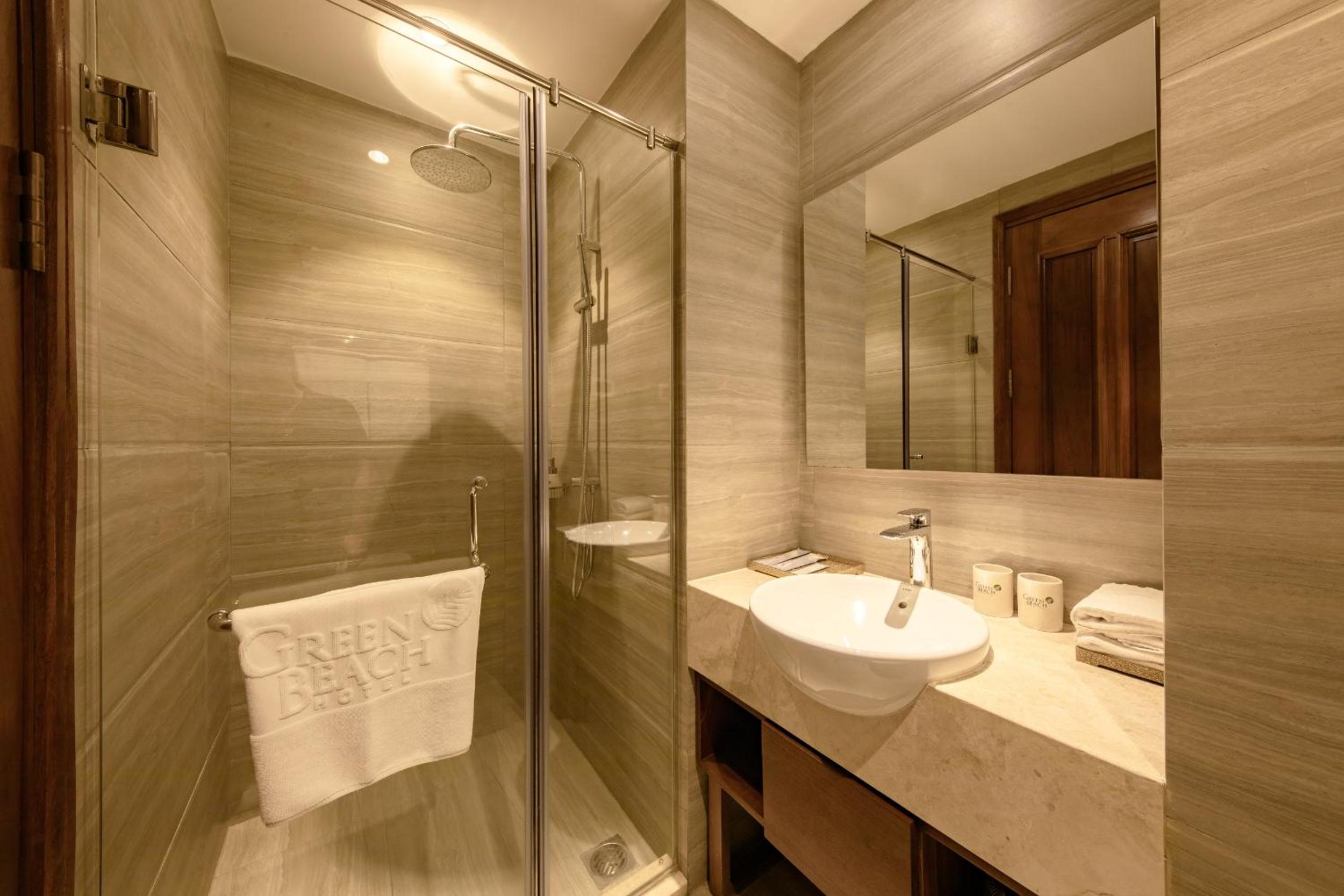 Deluxe Twin with Partial Sea View - Photo 3