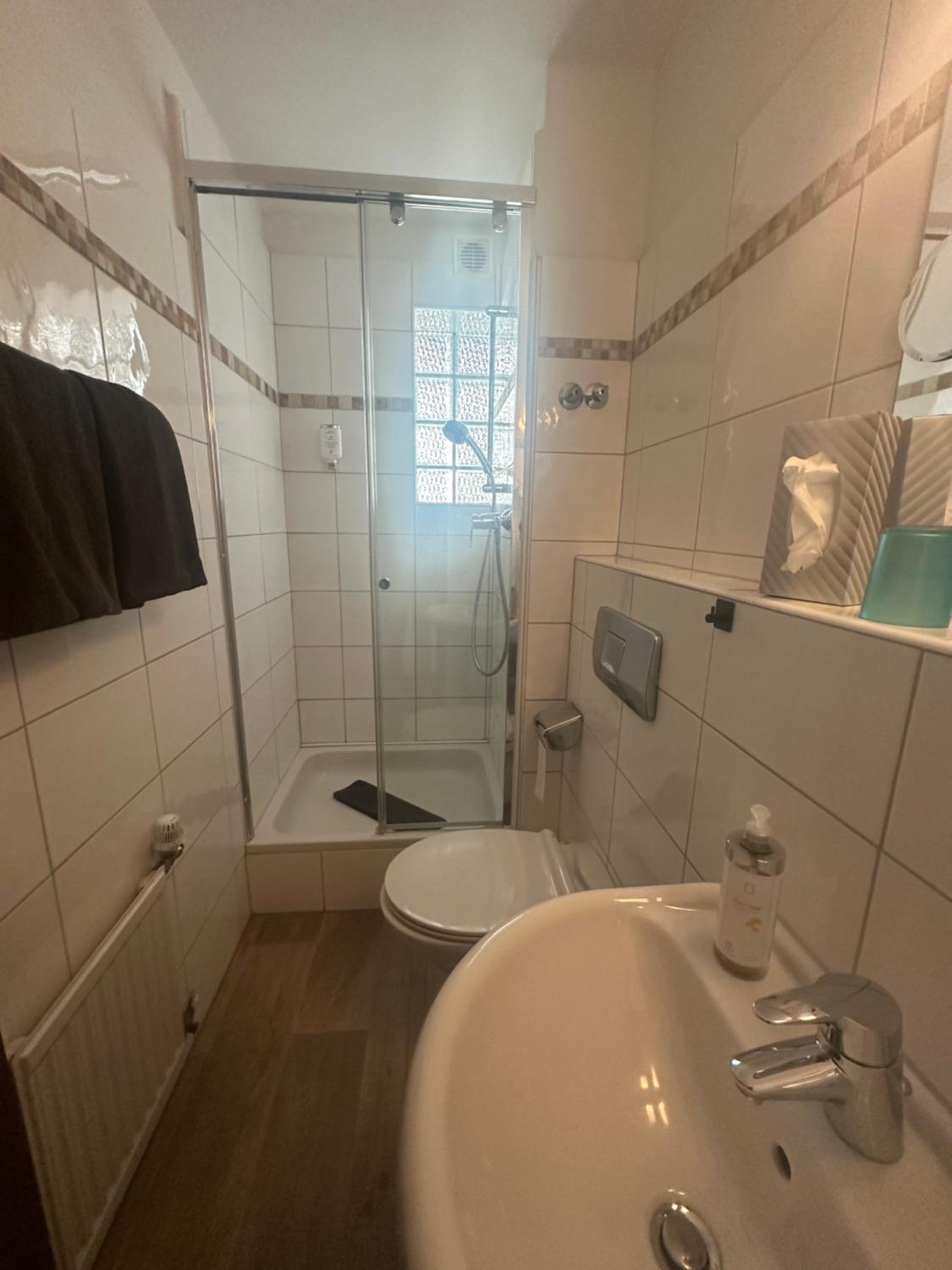 Small Single Room - Street side photo 2