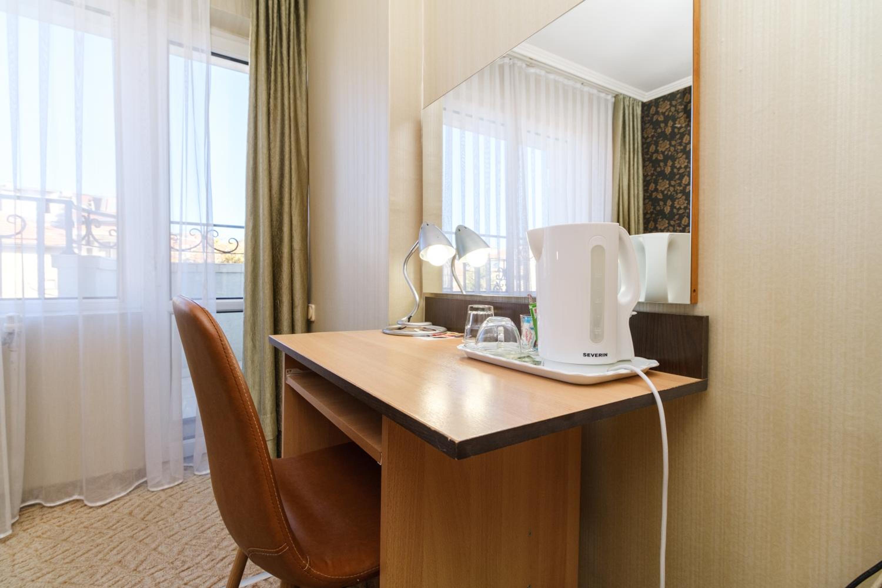 Standard Double Room - Photo 11