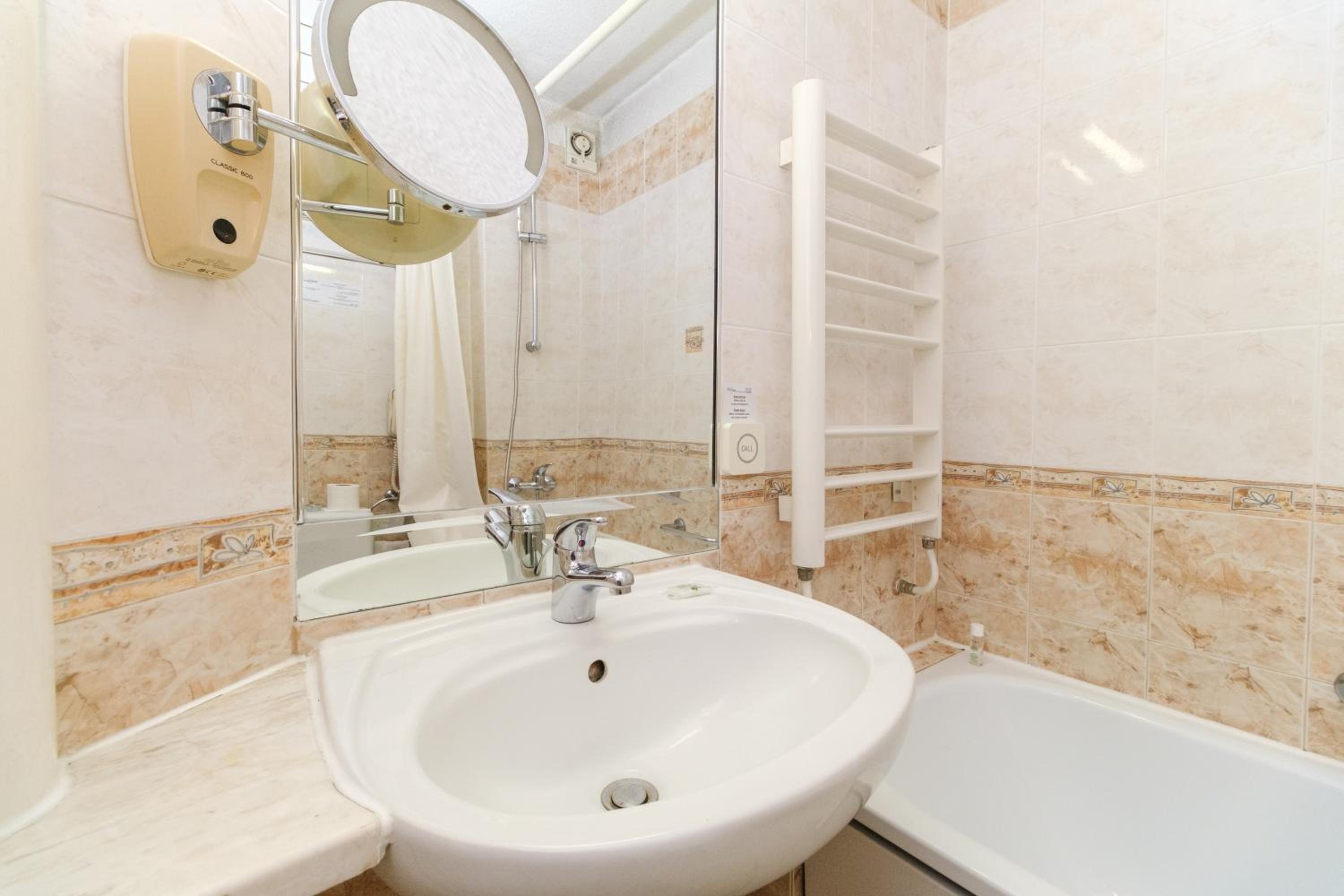 Superior Double Room - Photo 10