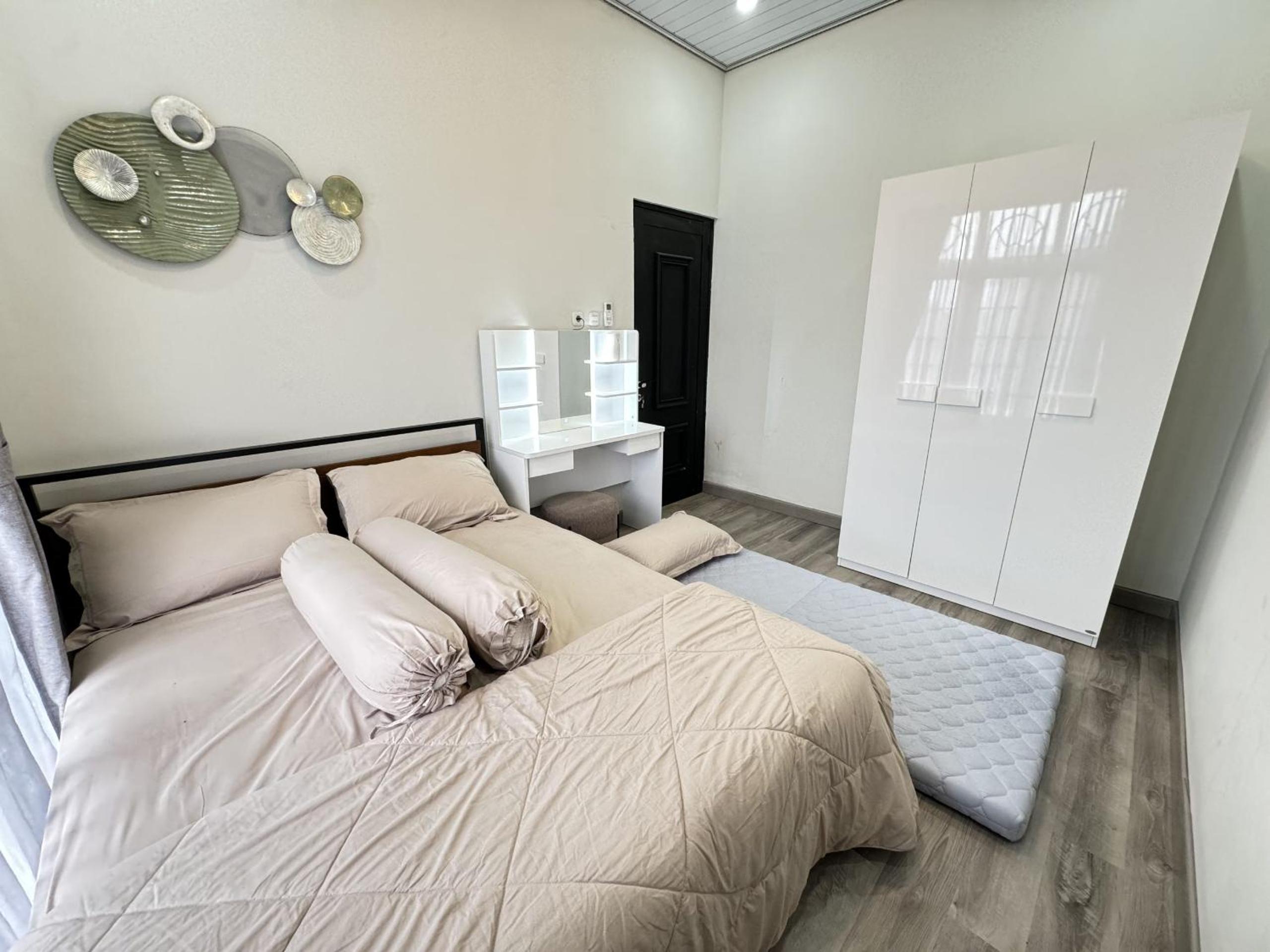 Three-Bedroom Villa photo 2