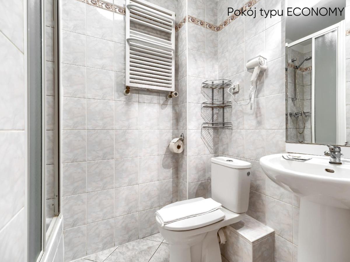 Economy Twin Room - Photo 2