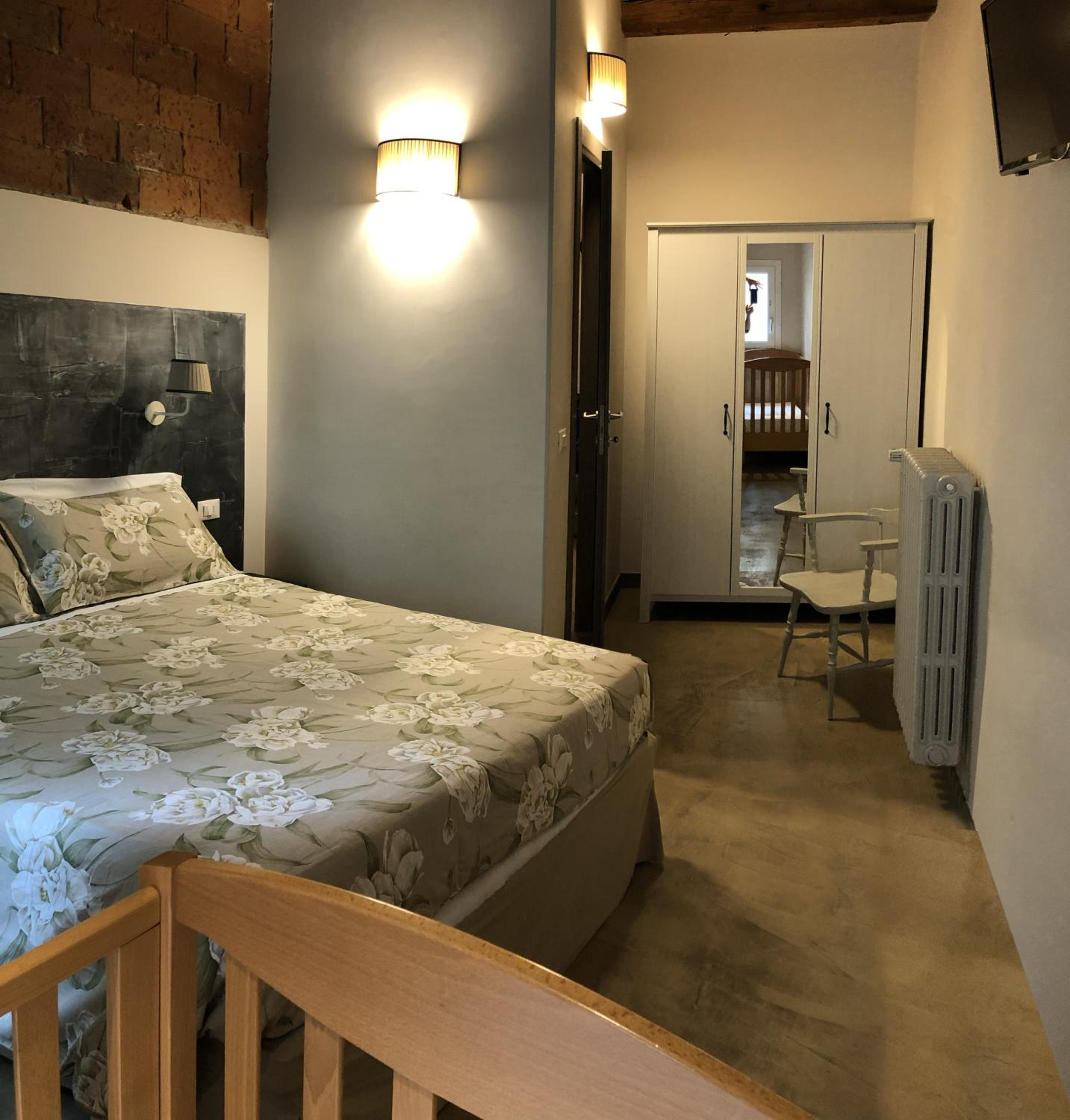 Apartment with Shower photo 2