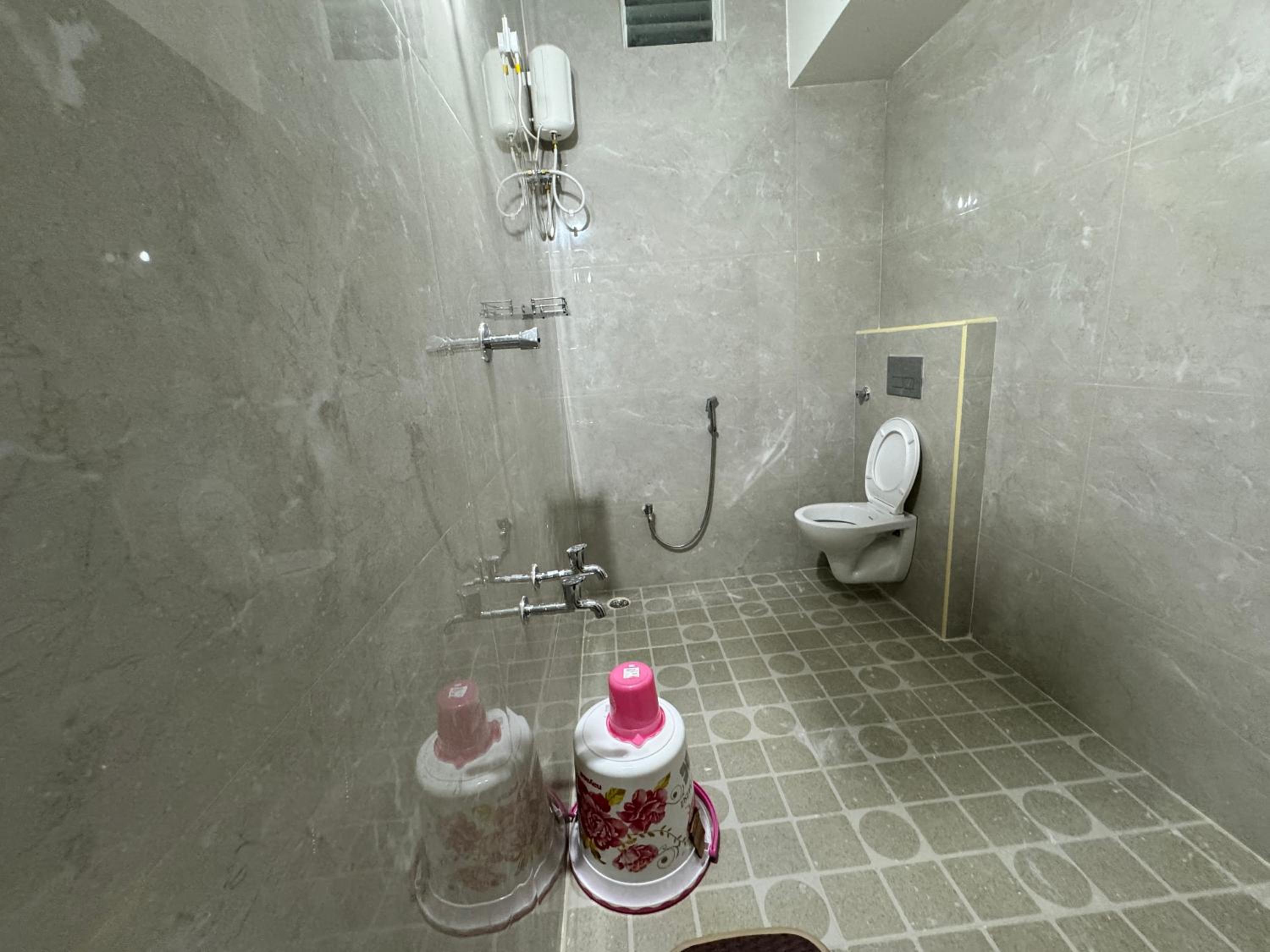 Deluxe Double Room (2 Adults + 1 Child) - Photo 7