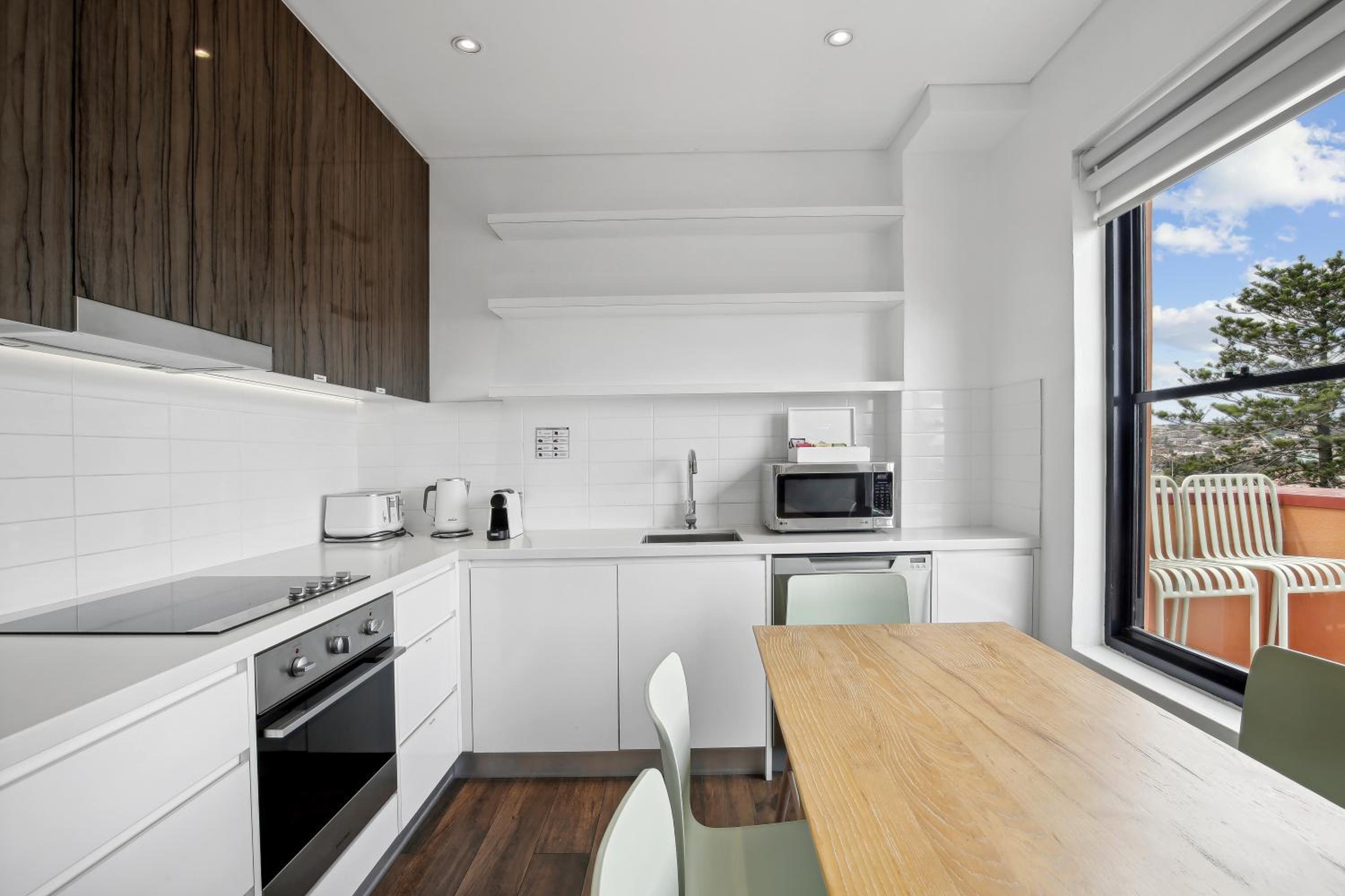 Two-Bedroom Apartment with Ocean View and Balcony photo 3