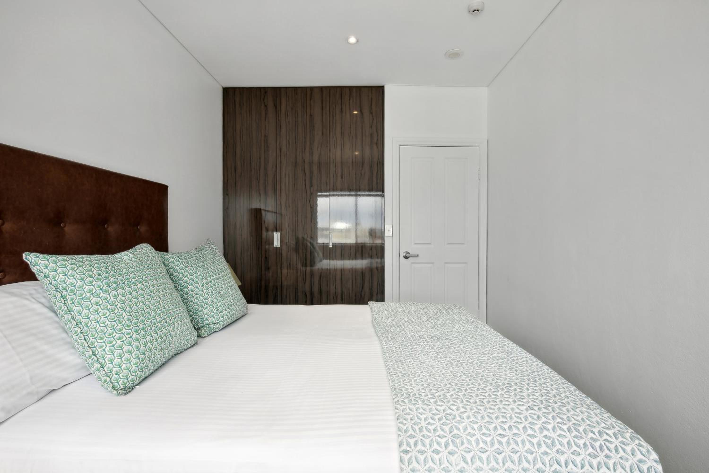 One-Bedroom Suite with Ocean View and Balcony photo 1