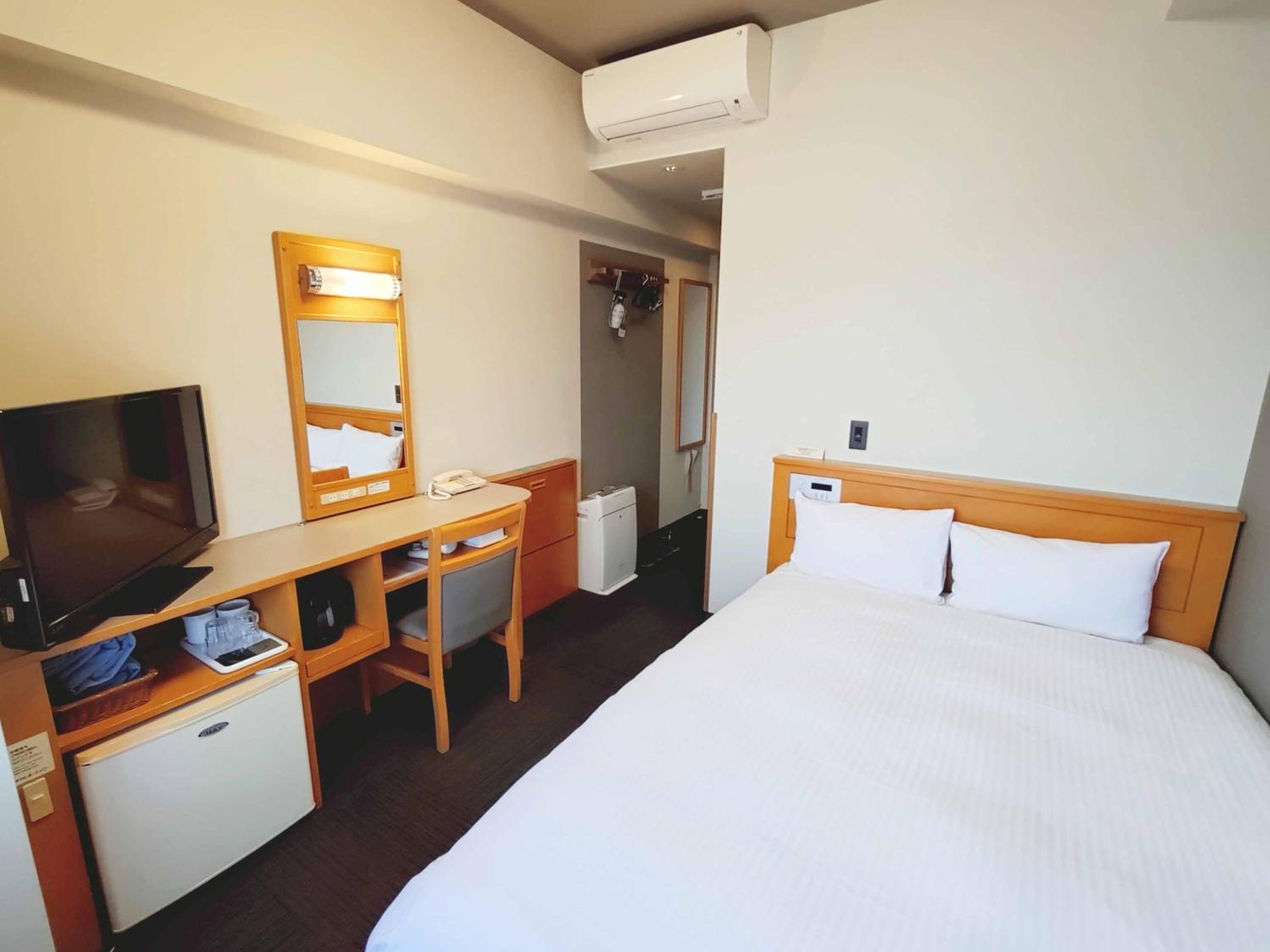 Double Room with Small Double Bed - Smoking - Photo 1