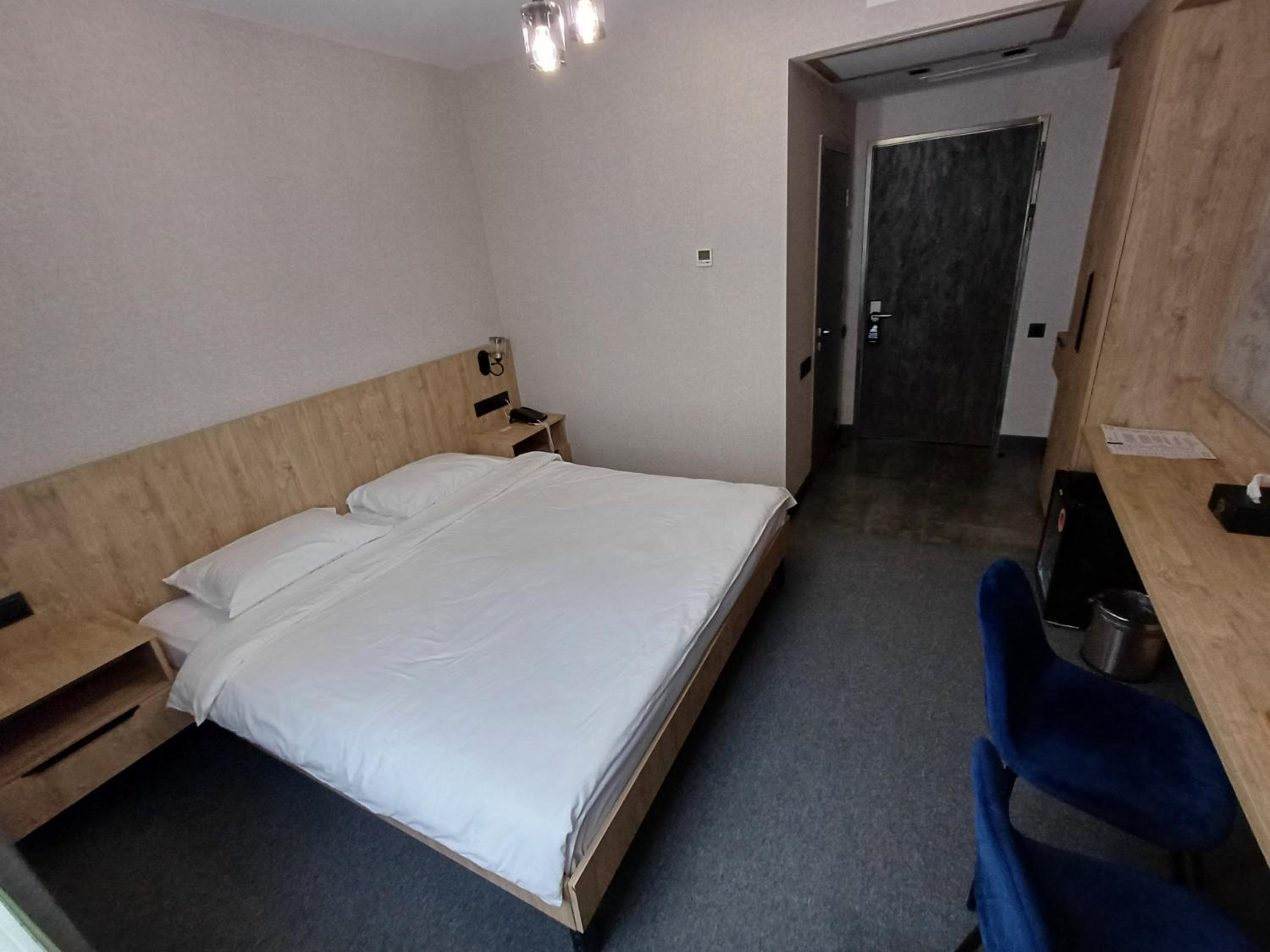 Standard King Room photo 2
