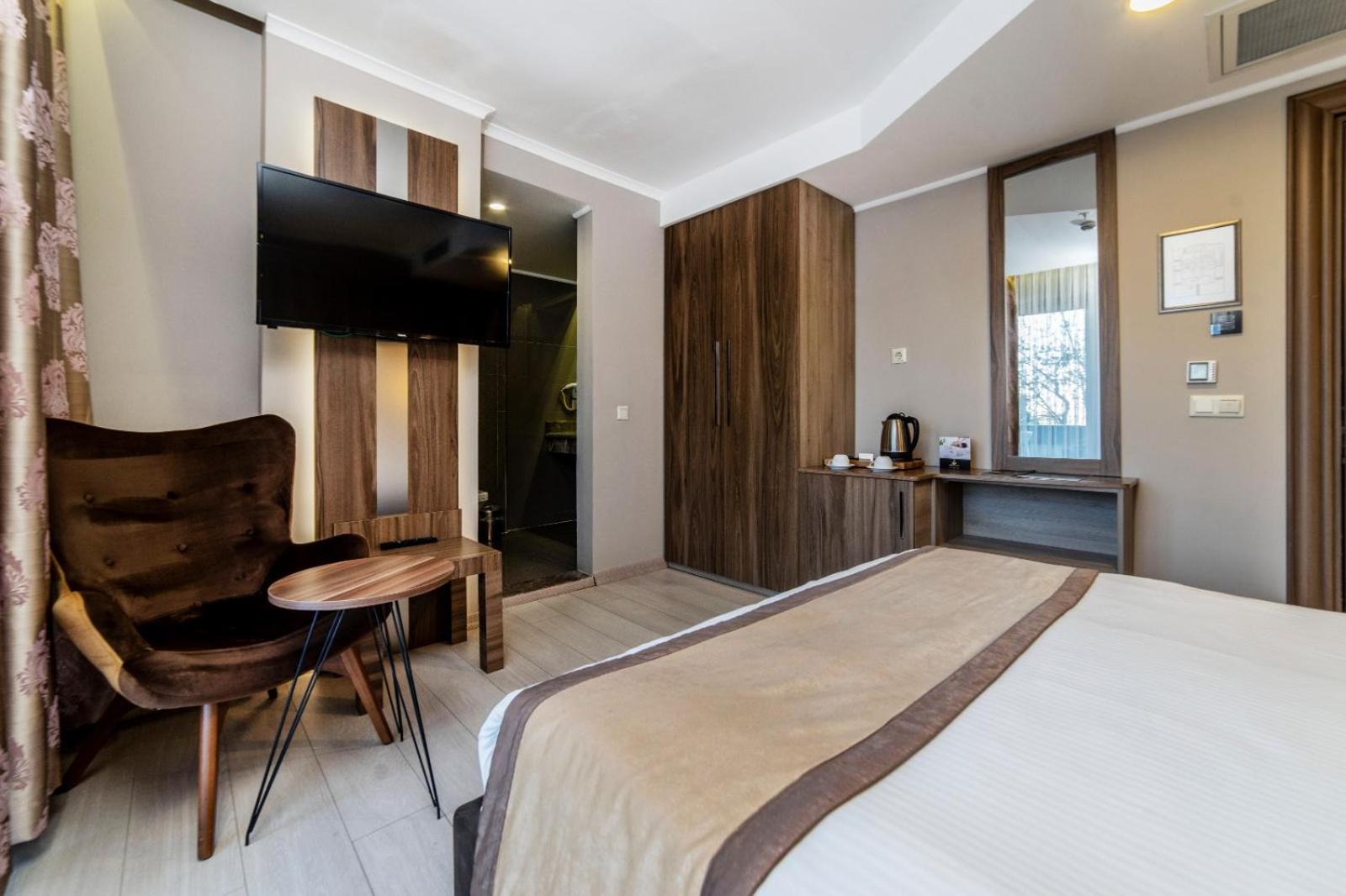 Family Suite with Balcony photo 3