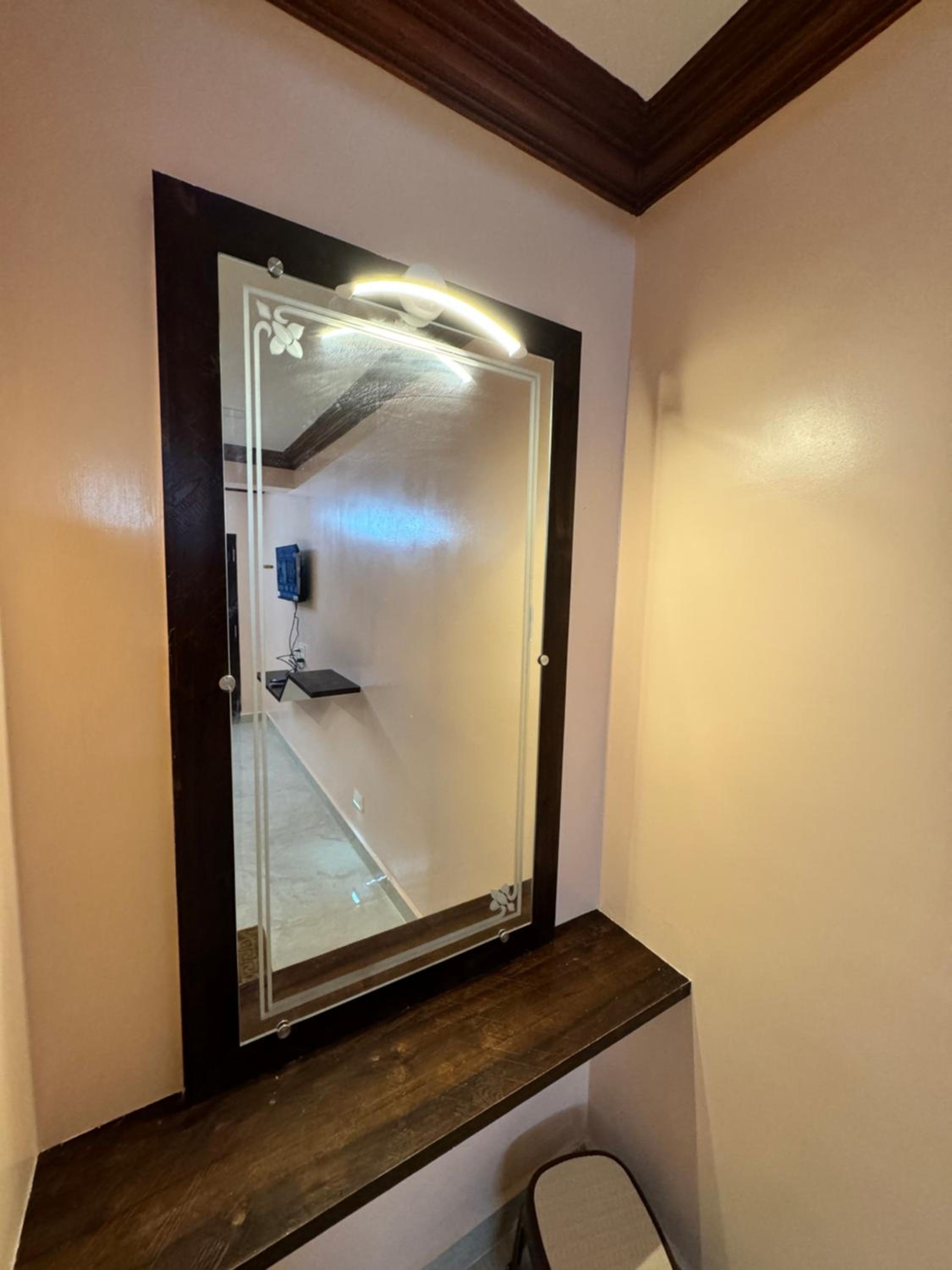 Deluxe Double Room (2 Adults + 1 Child) - Photo 3