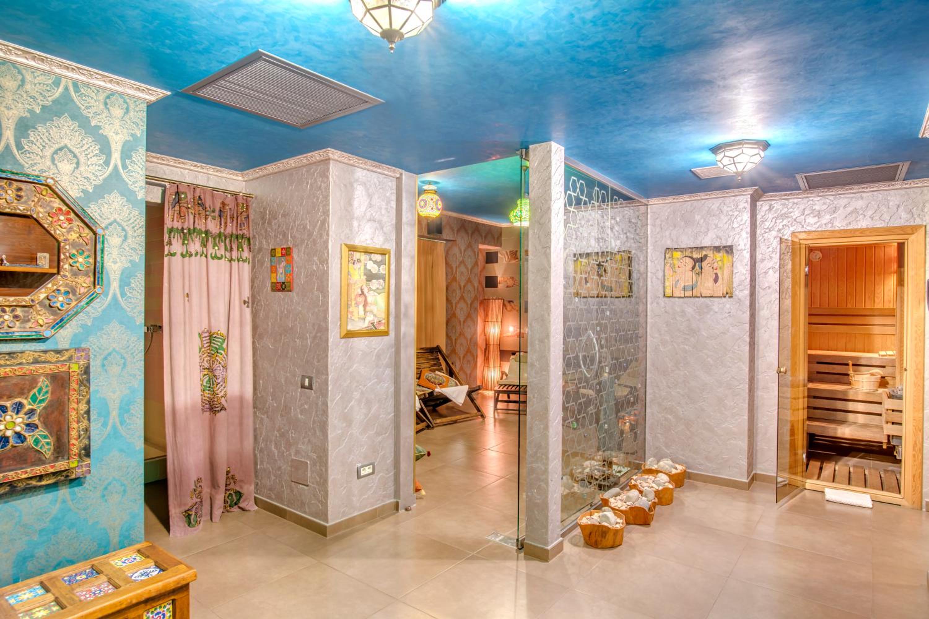 Oriental Penthouse photo 2