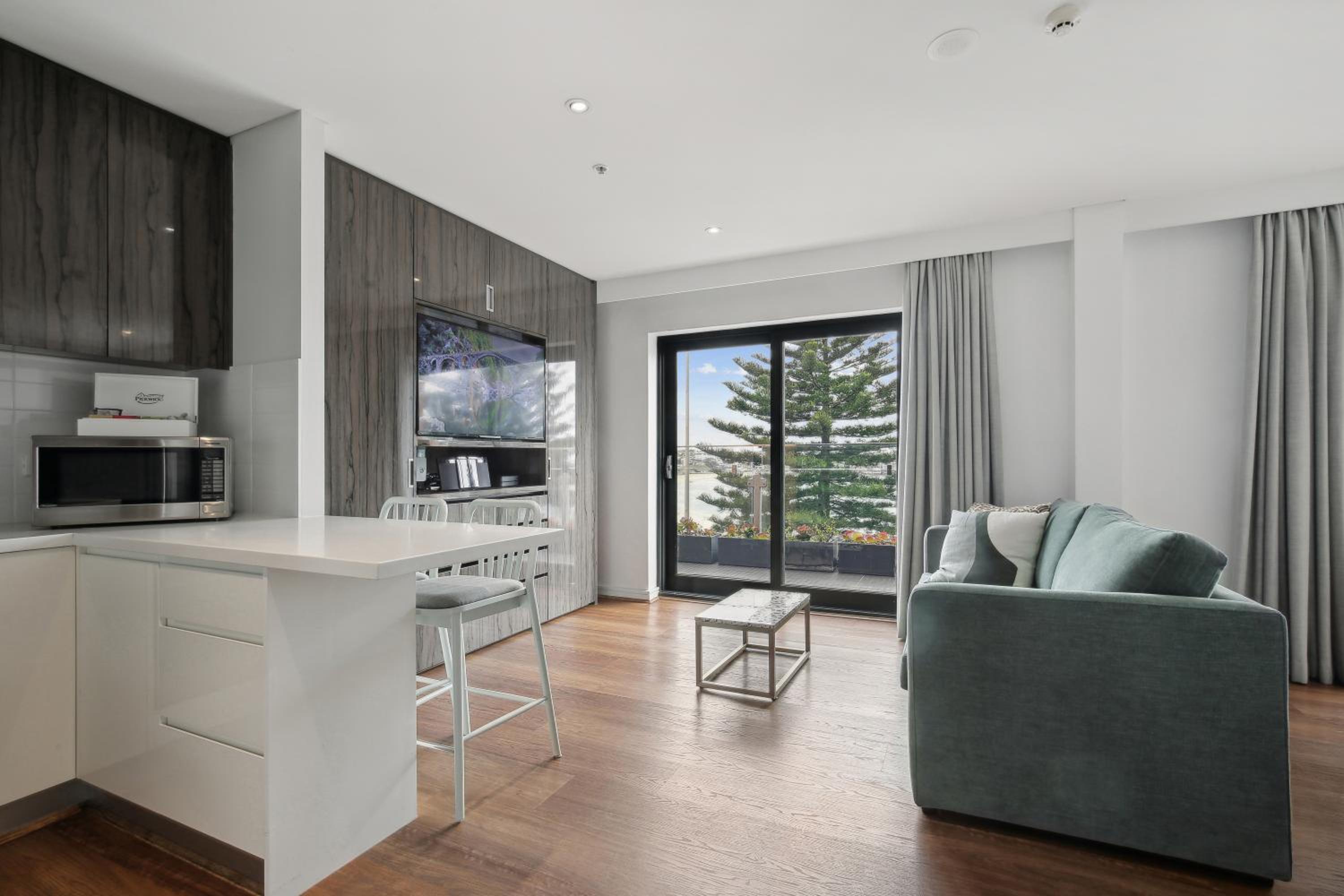 Studio Suite with Ocean Views and Balcony photo 2