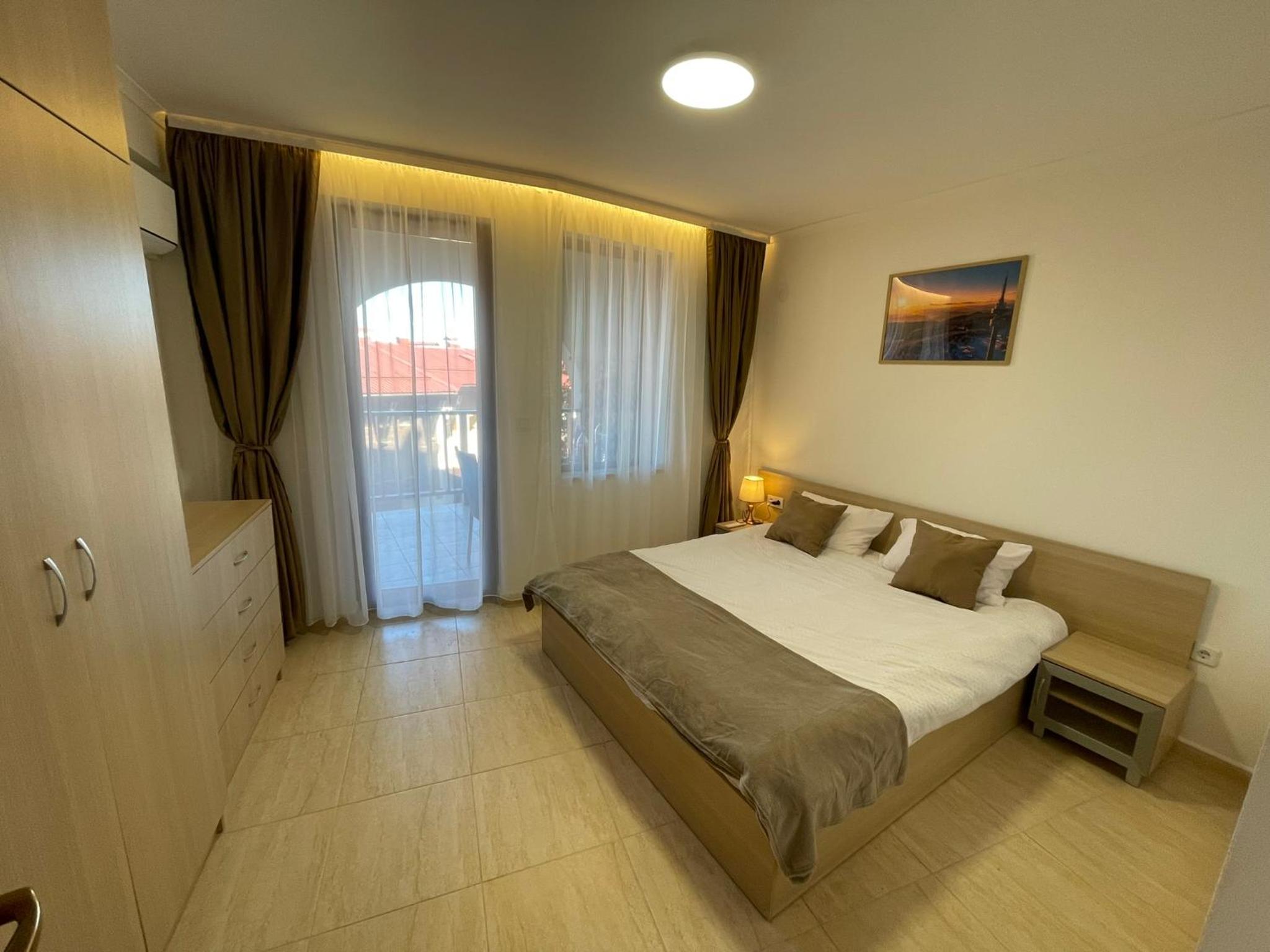 One-Bedroom Apartment with Balcony photo 3