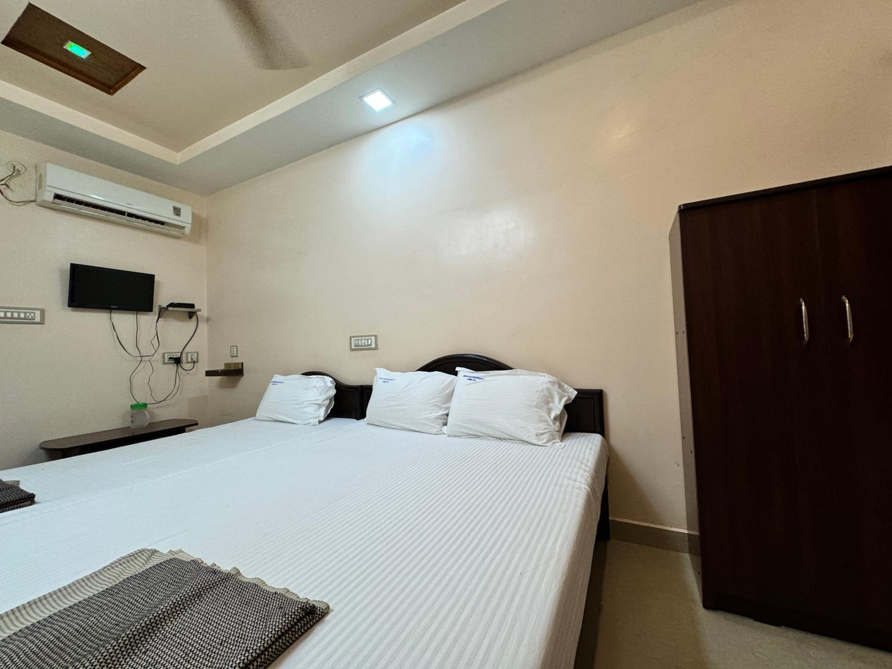 Comfort Triple Room with Shower - Photo 1
