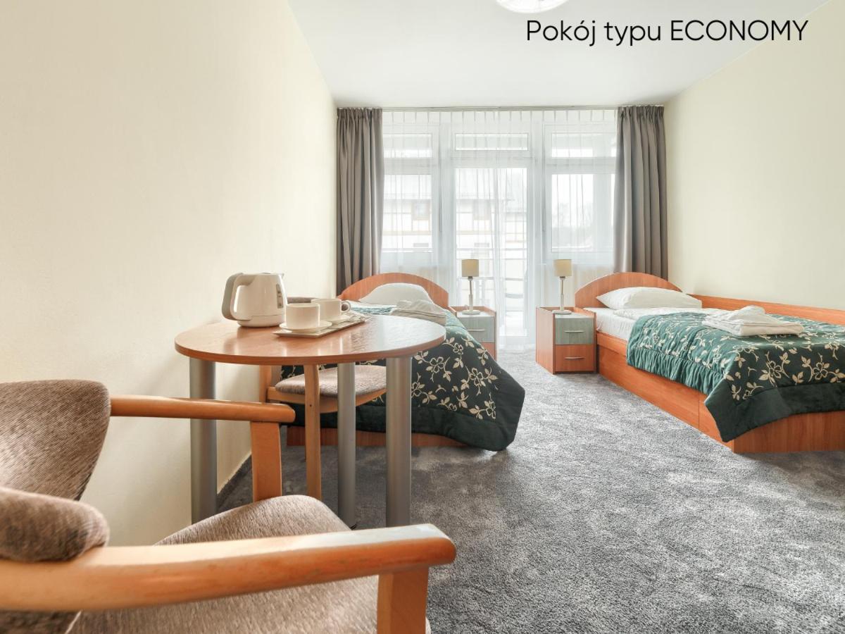 Economy Twin Room - Photo 4