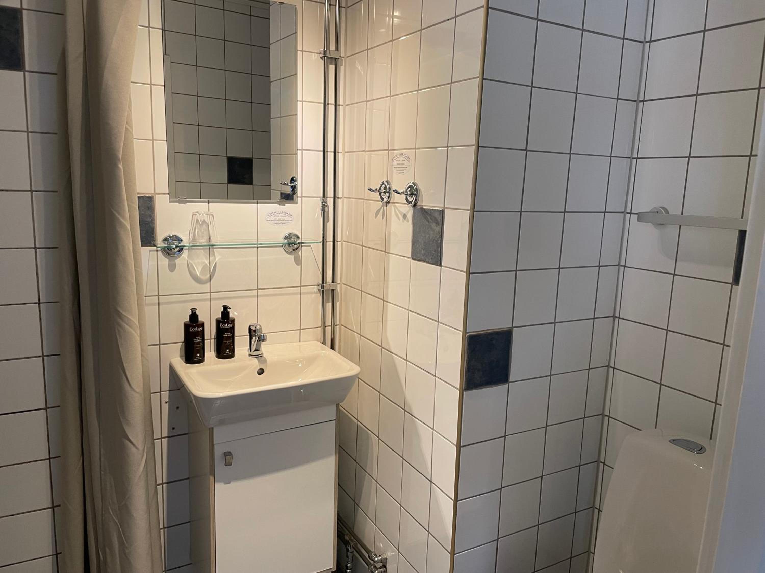 Budget Double Or Twin Room photo 2