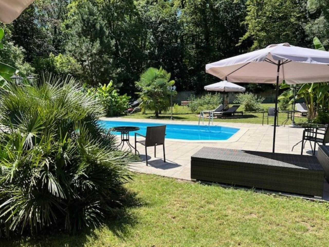 Pool Pavilion Deluxe - Photo 3