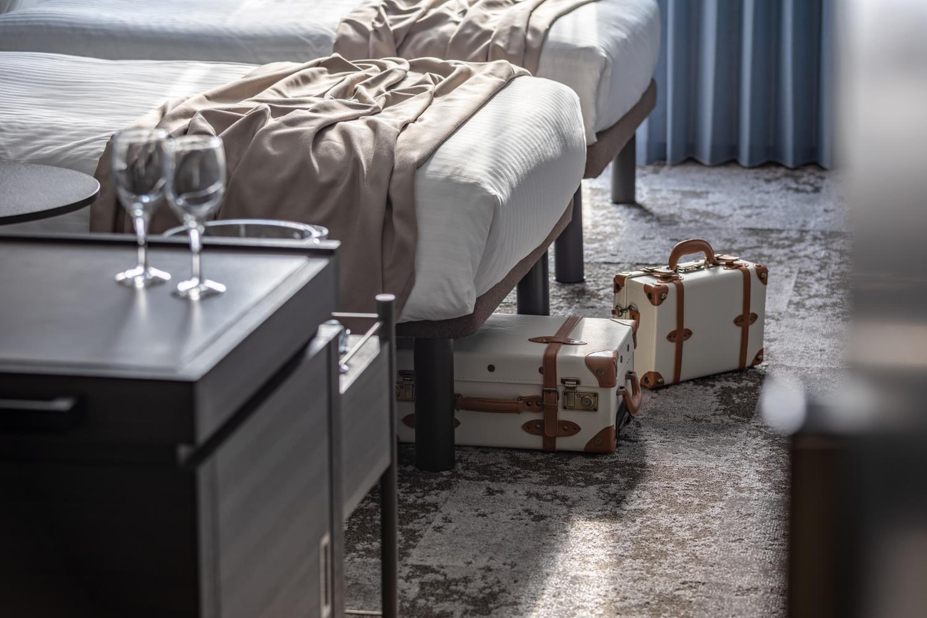 Superior Twin Room with Extra bed with Bathtub  - Photo 2
