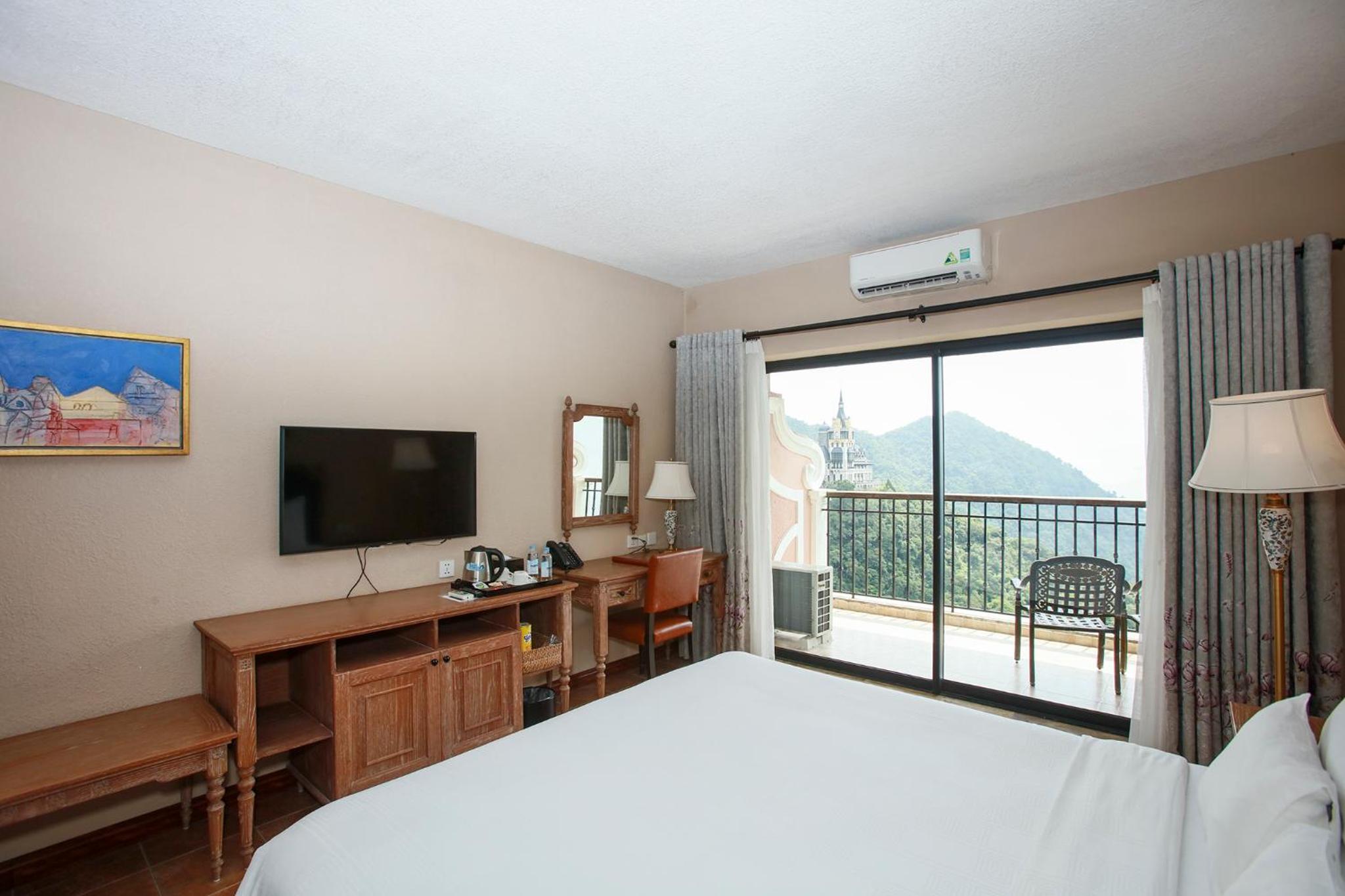Deluxe Double Room with Mountain View - Photo 10