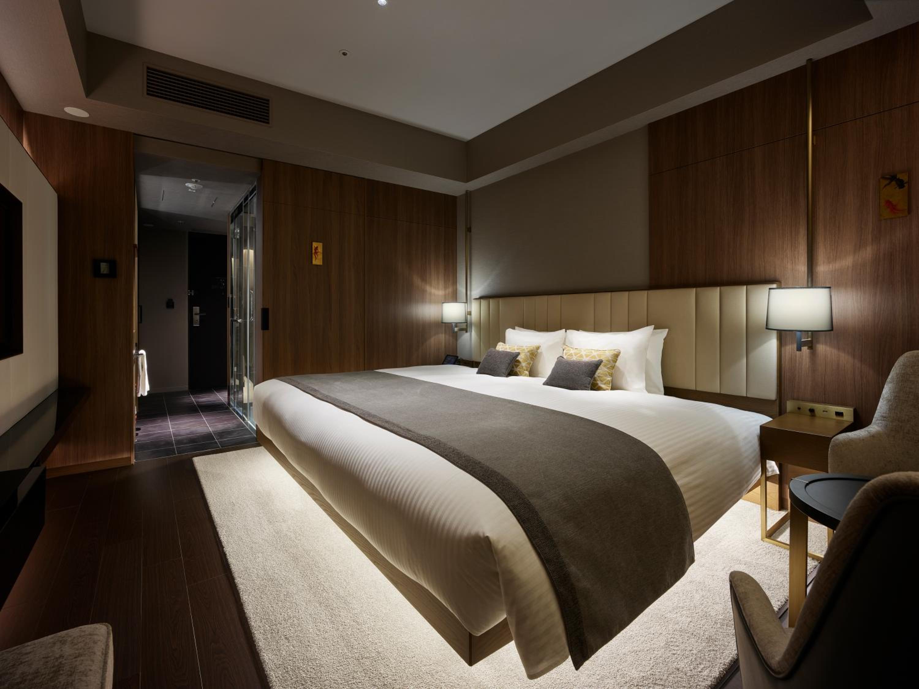 Superior Wide King Room - Photo 5
