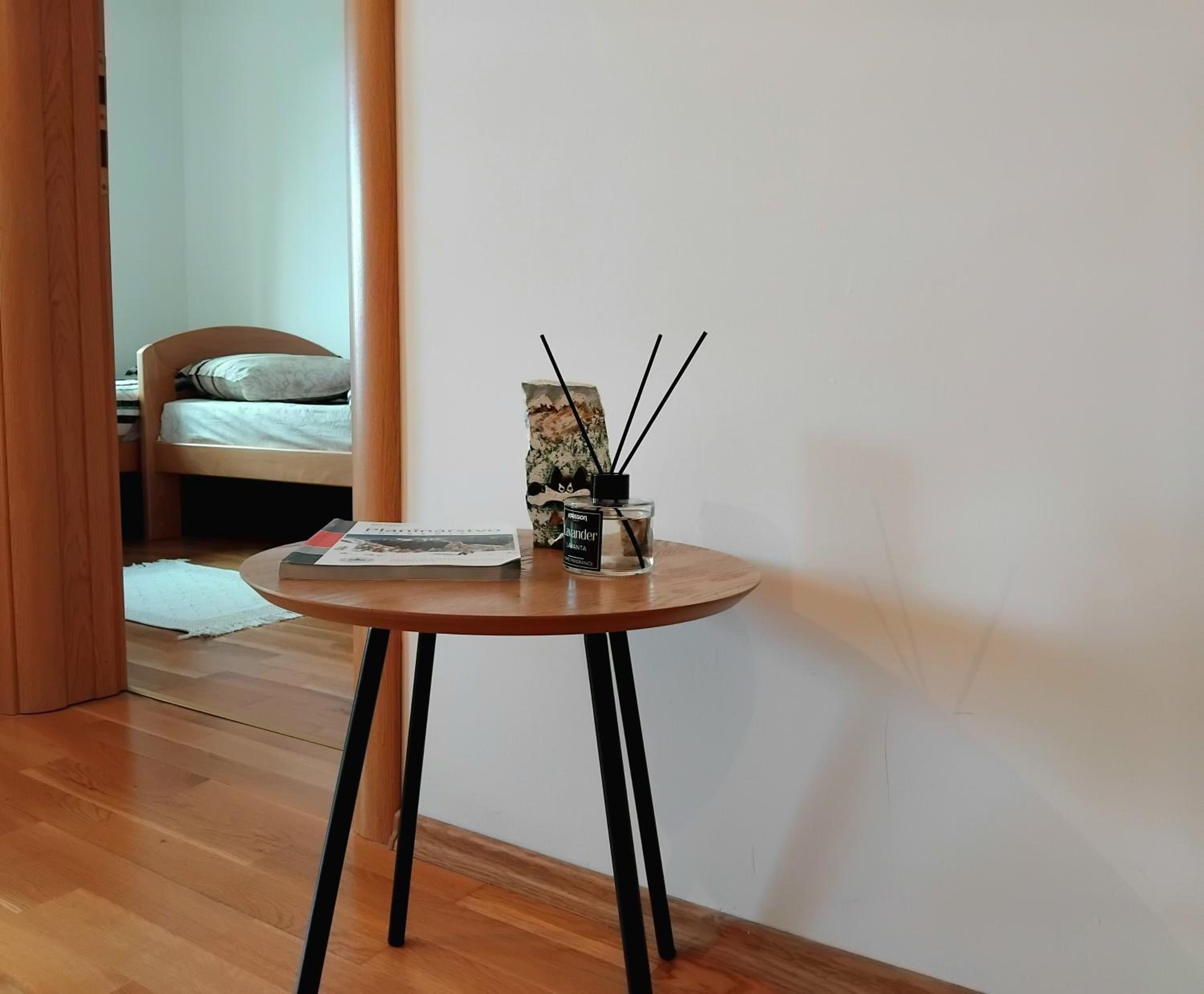One-Bedroom Apartment photo 1