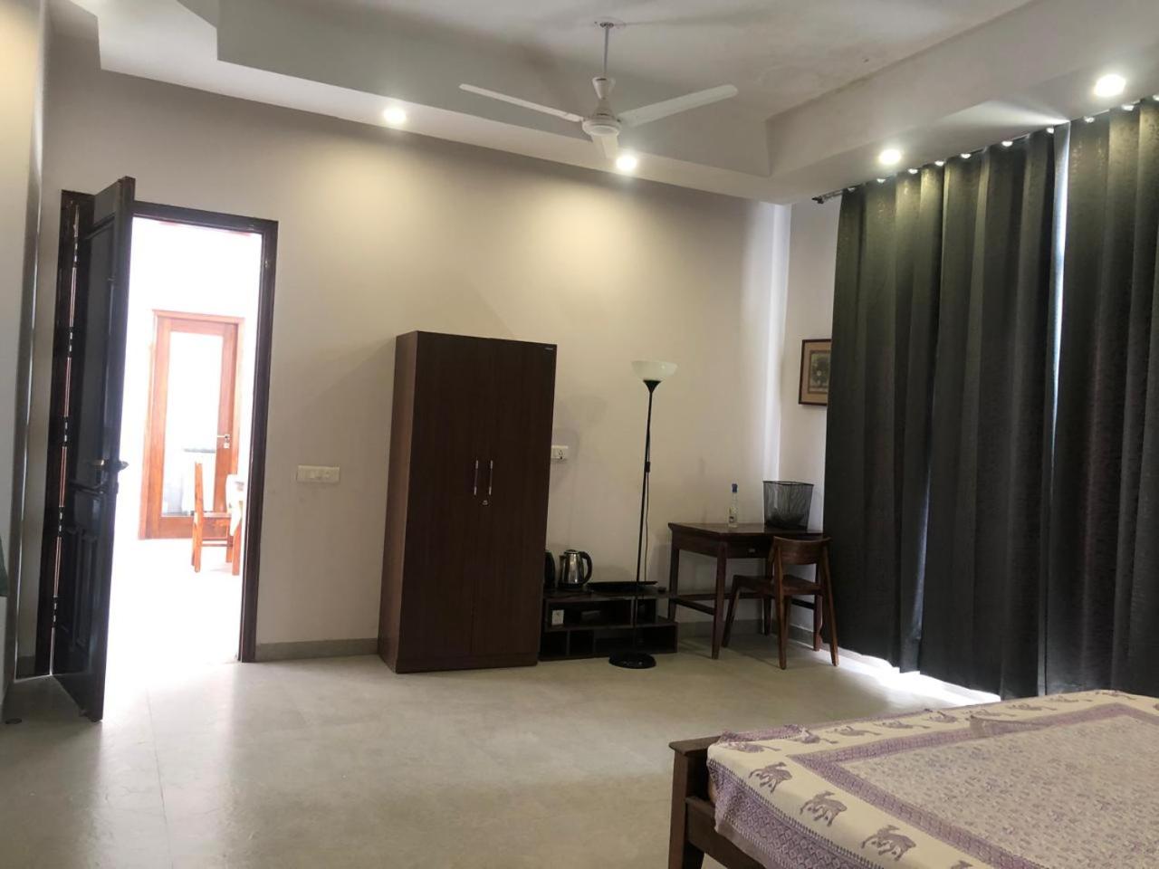 Small Single Room photo 2