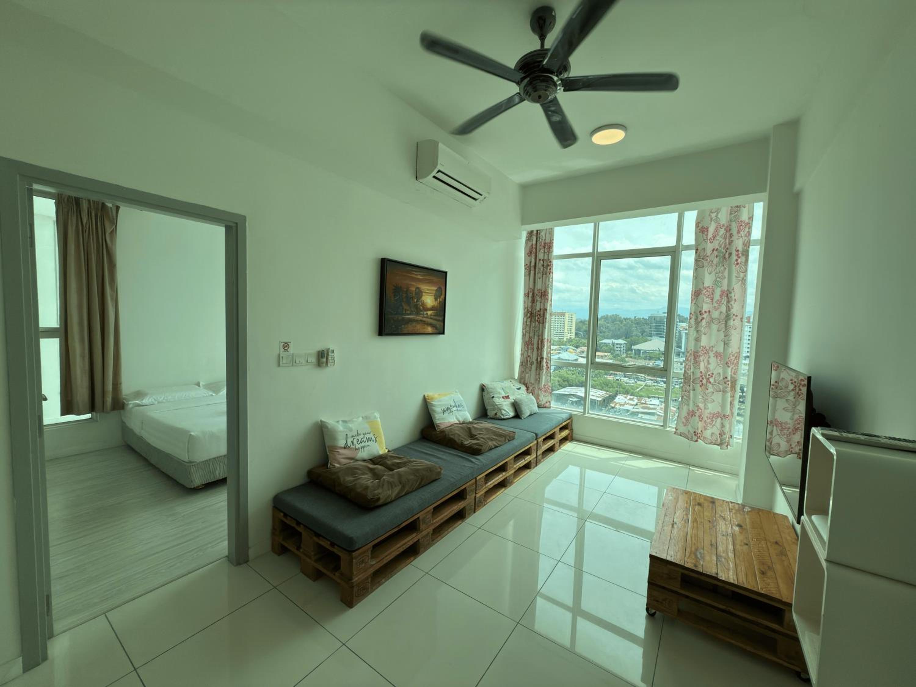 Two-Bedroom Deluxe Apartment - Photo 3