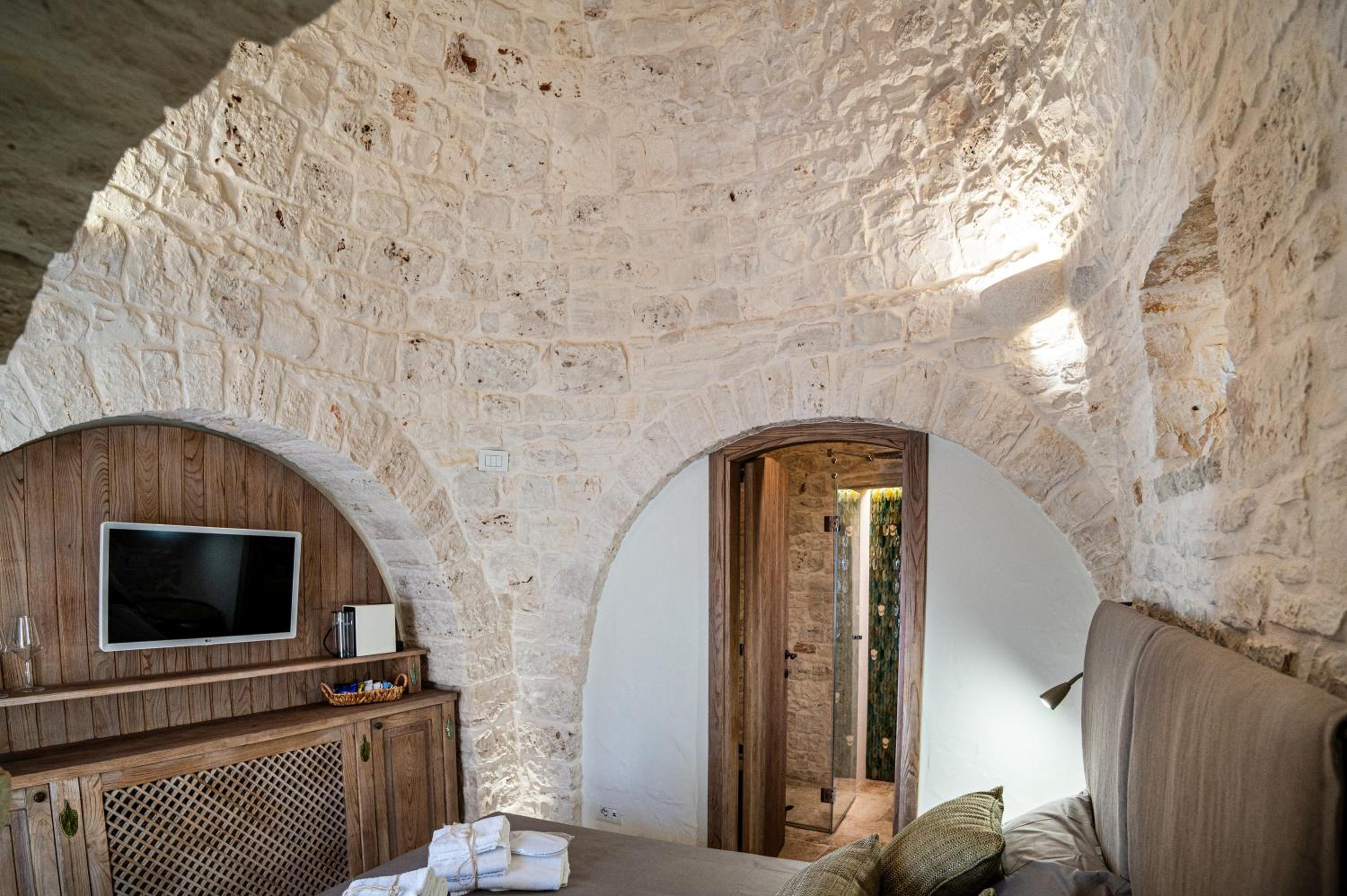 One-Bedroom House - Photo 13