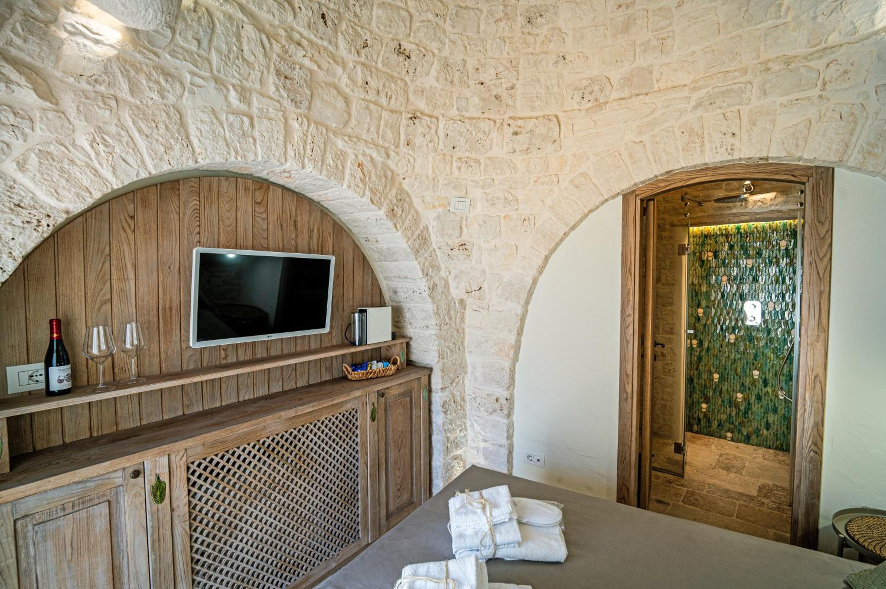 One-Bedroom House - Photo 16