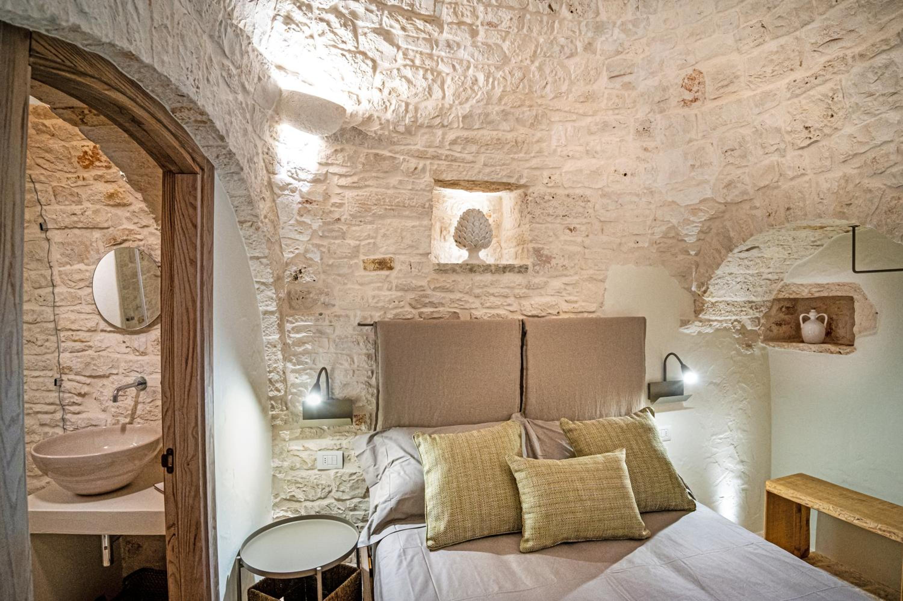 One-Bedroom House - Photo 19