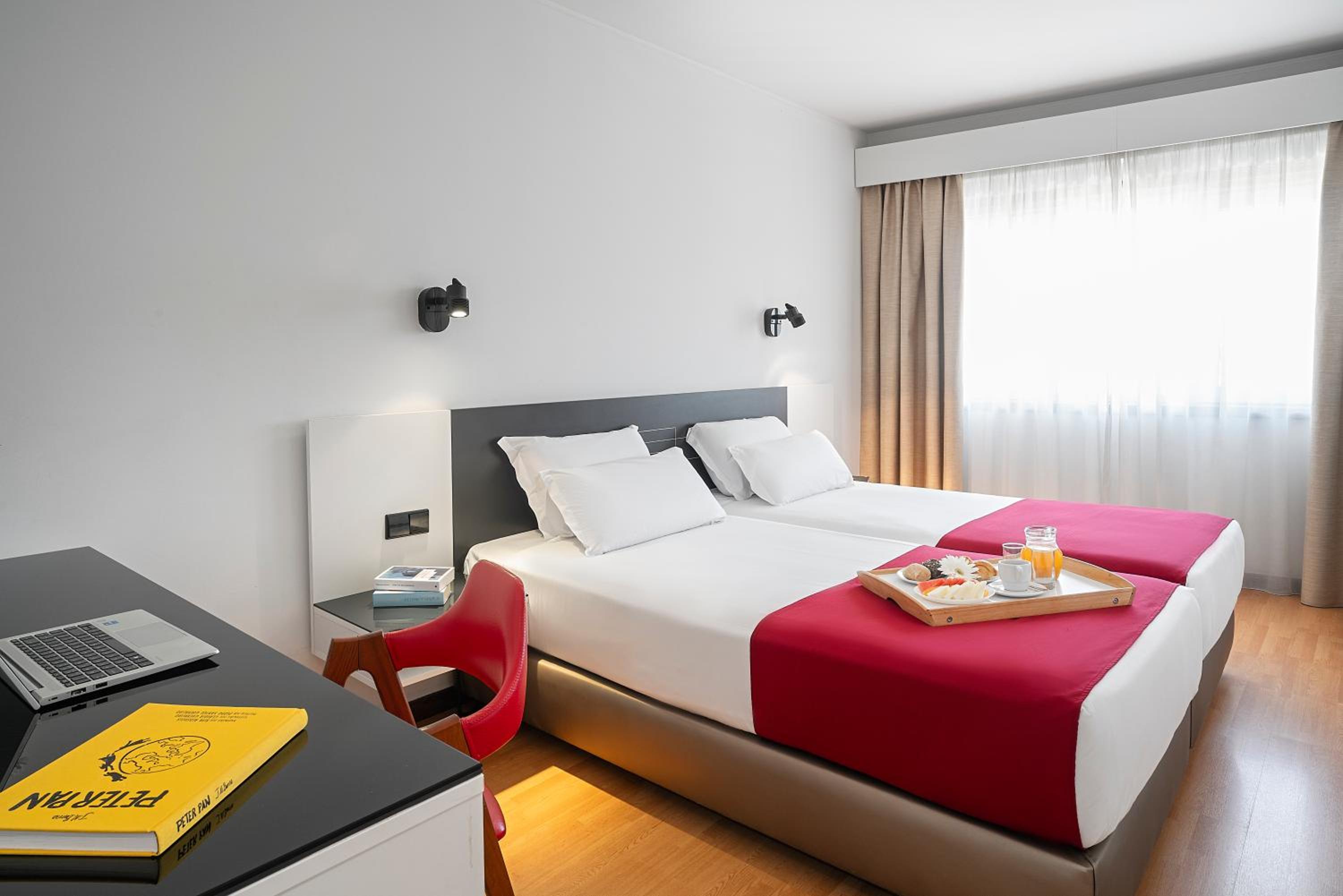 Twin Room - Photo 2