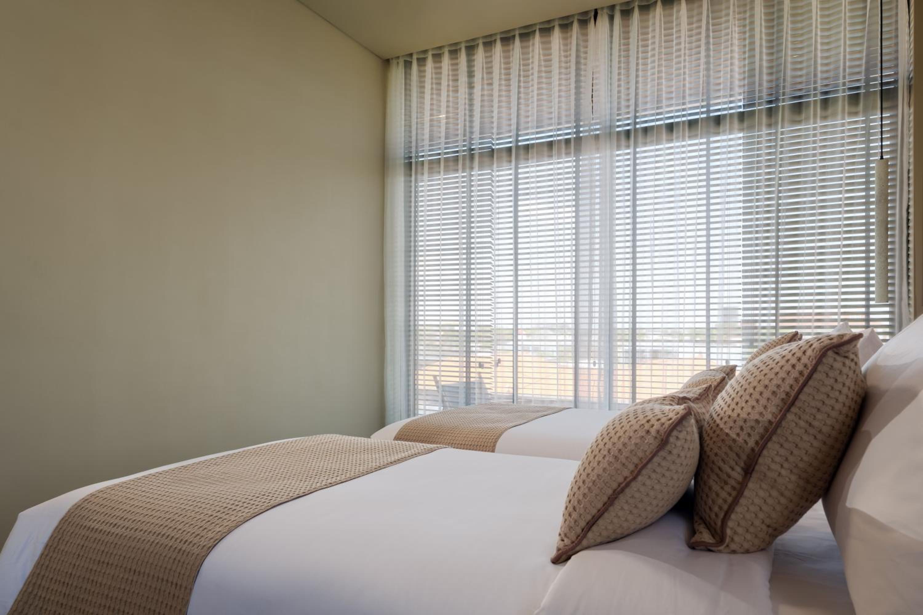 Deluxe Suite - Photo 6