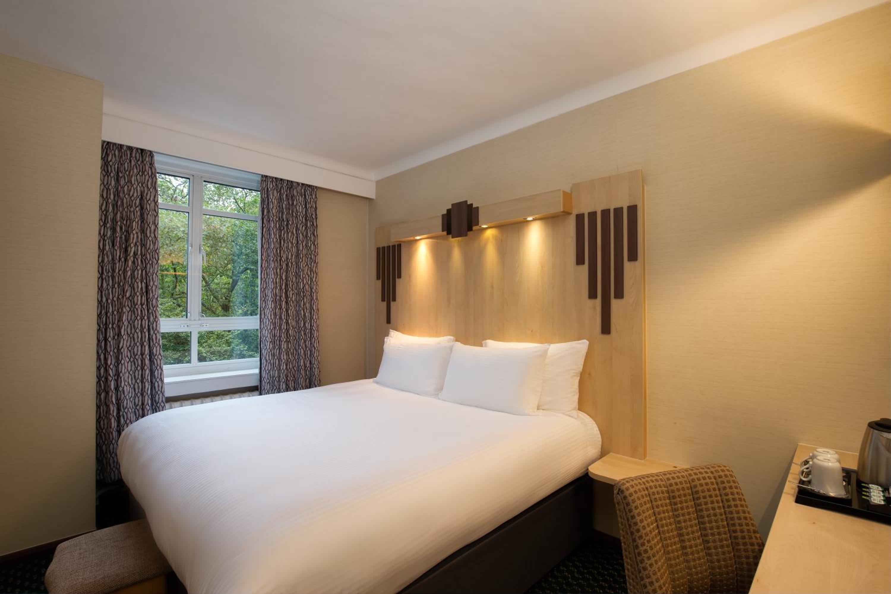 Standard King Room Park View photo 3