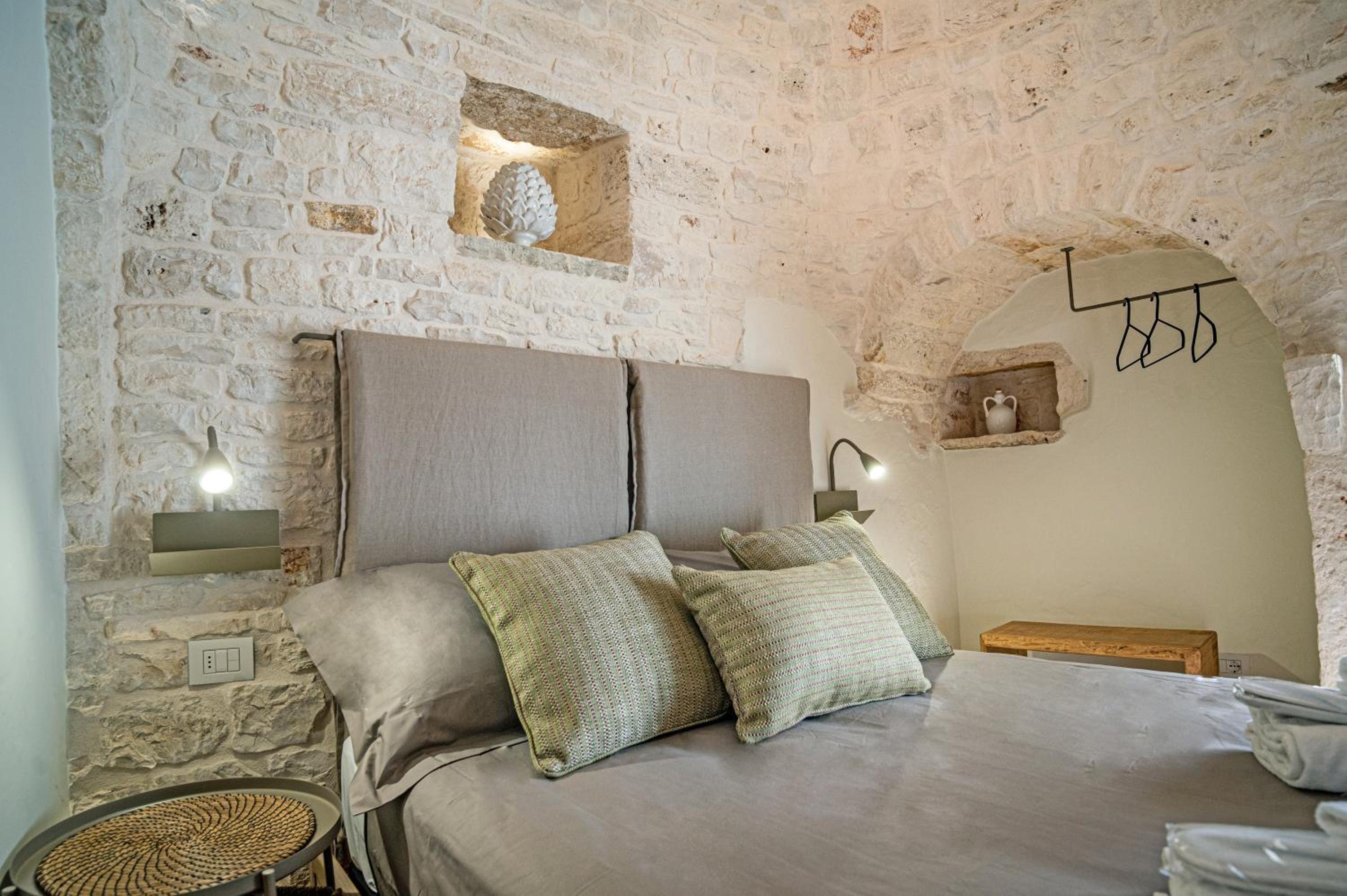 One-Bedroom House - Photo 29