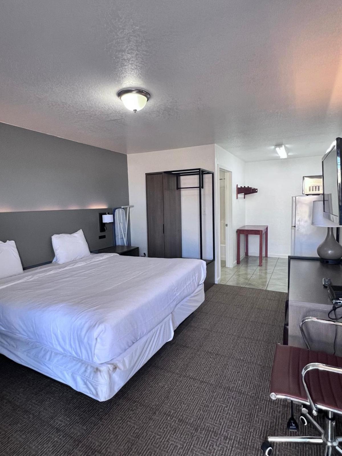 Premium King Bed with Kitchenette photo 2