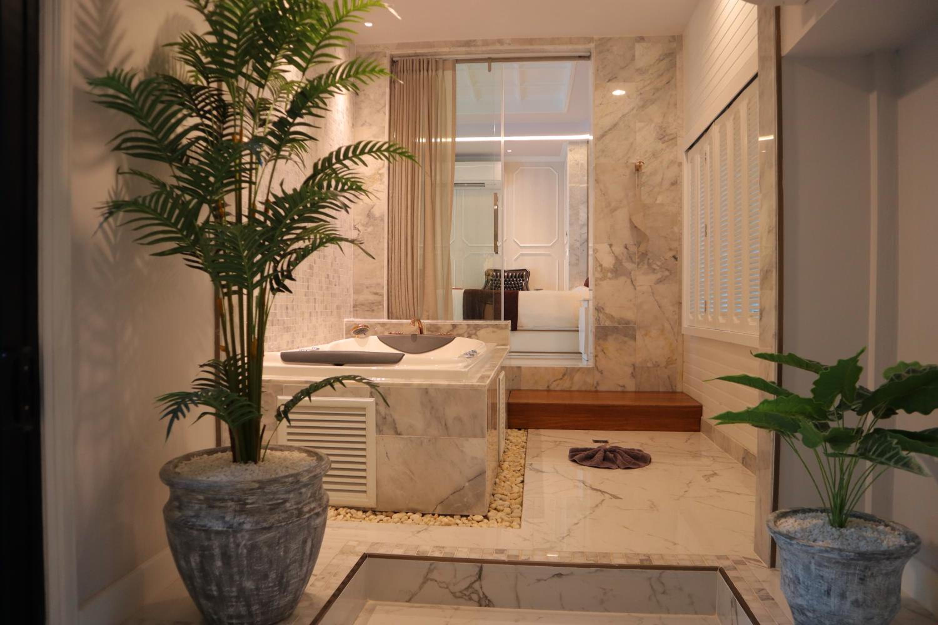 Suite with Ocean View - Photo 7