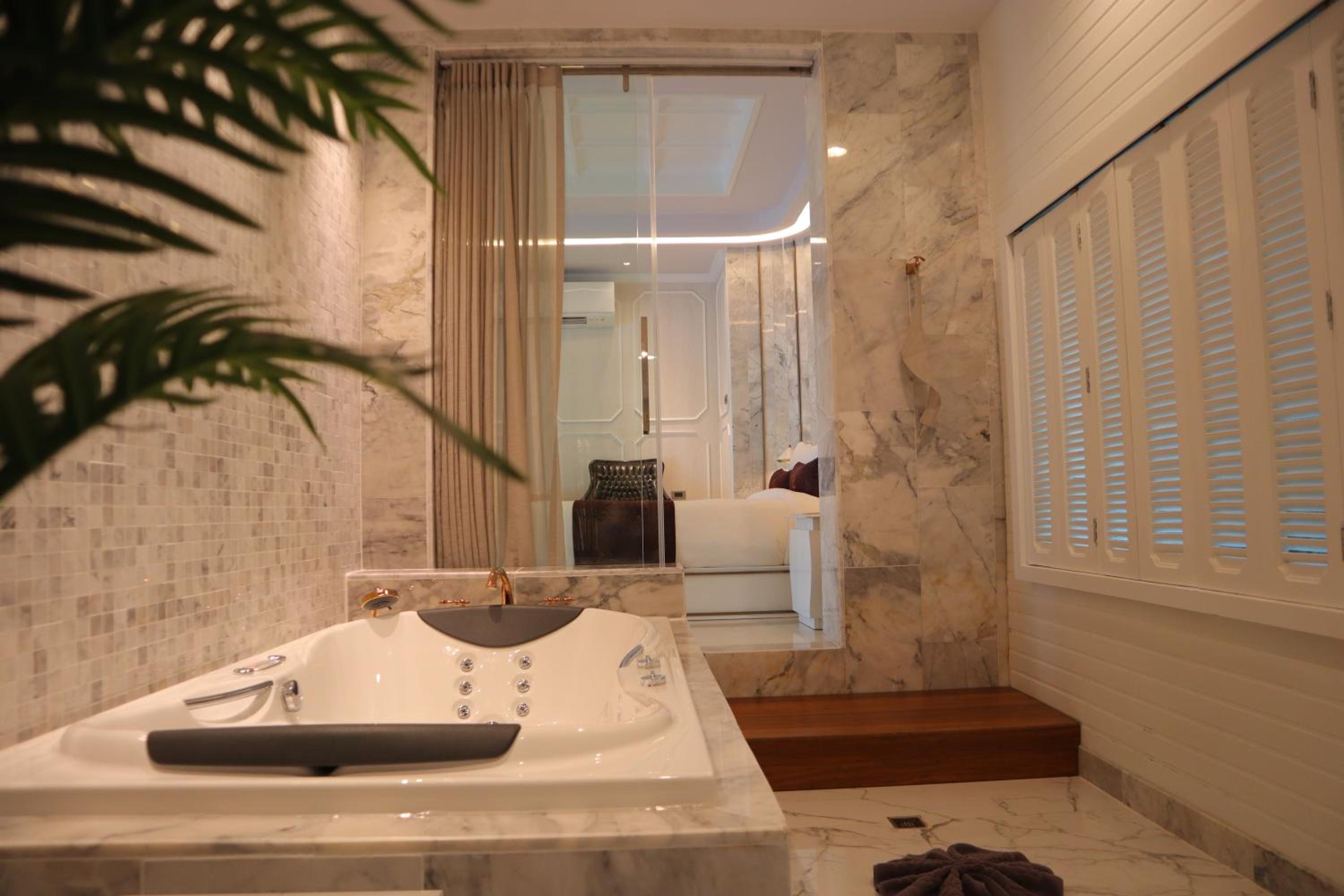 Suite with Ocean View - Photo 5