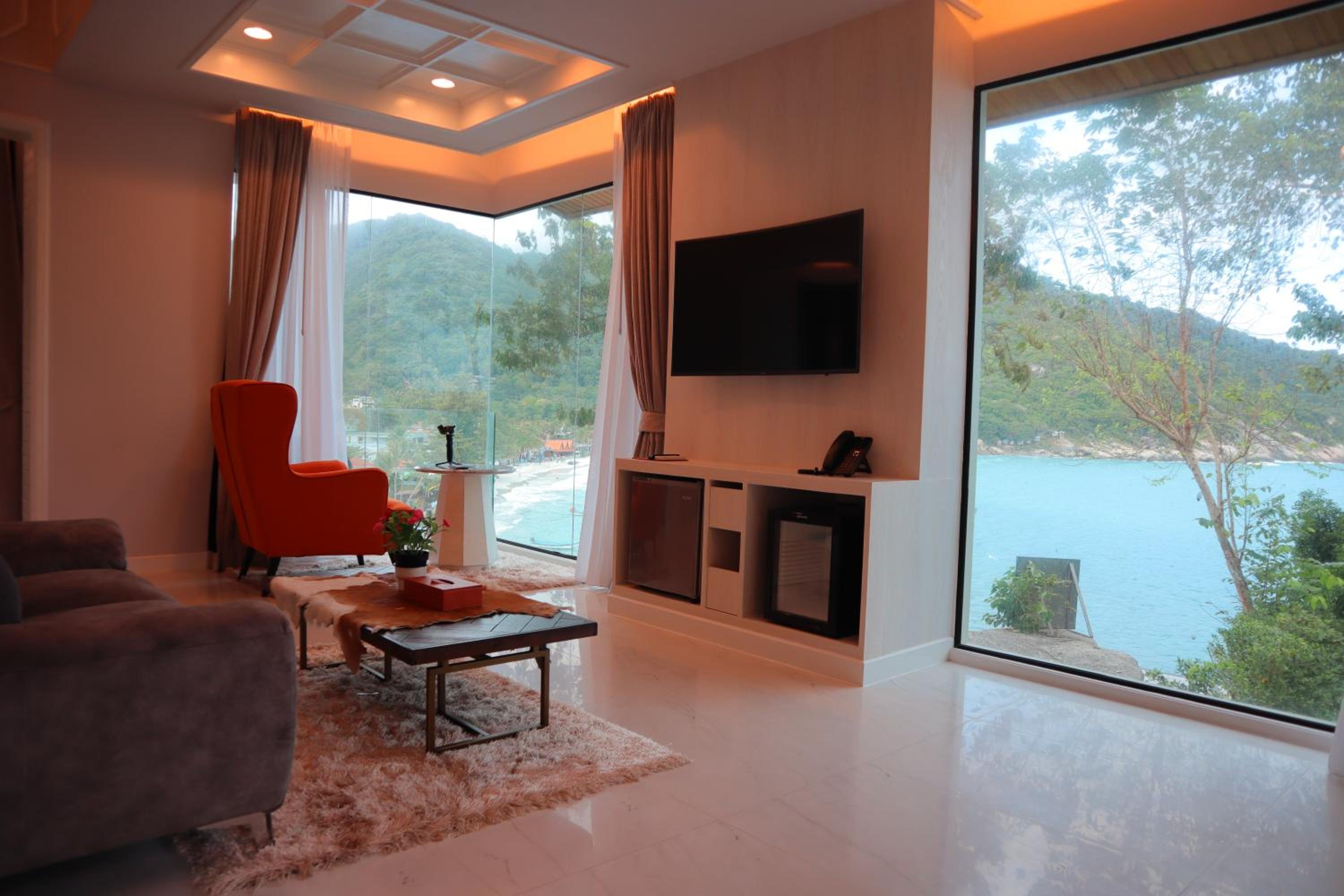 Suite with Ocean View - Photo 2