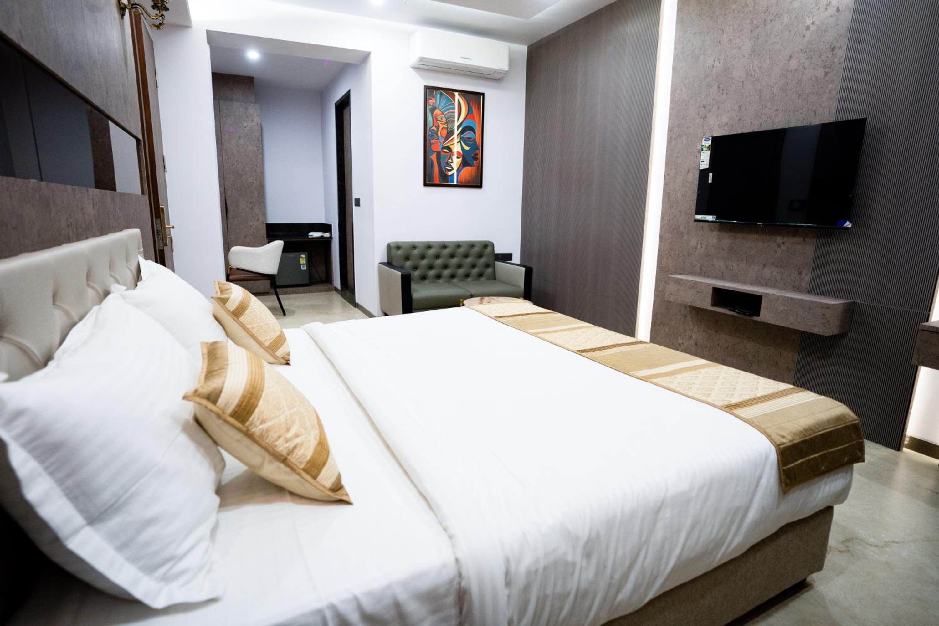 Deluxe Family Suite photo 2