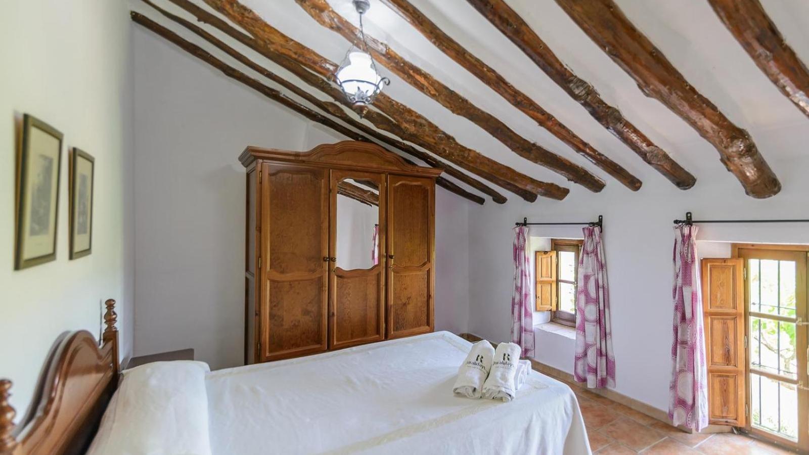 Six-Bedroom House photo 2