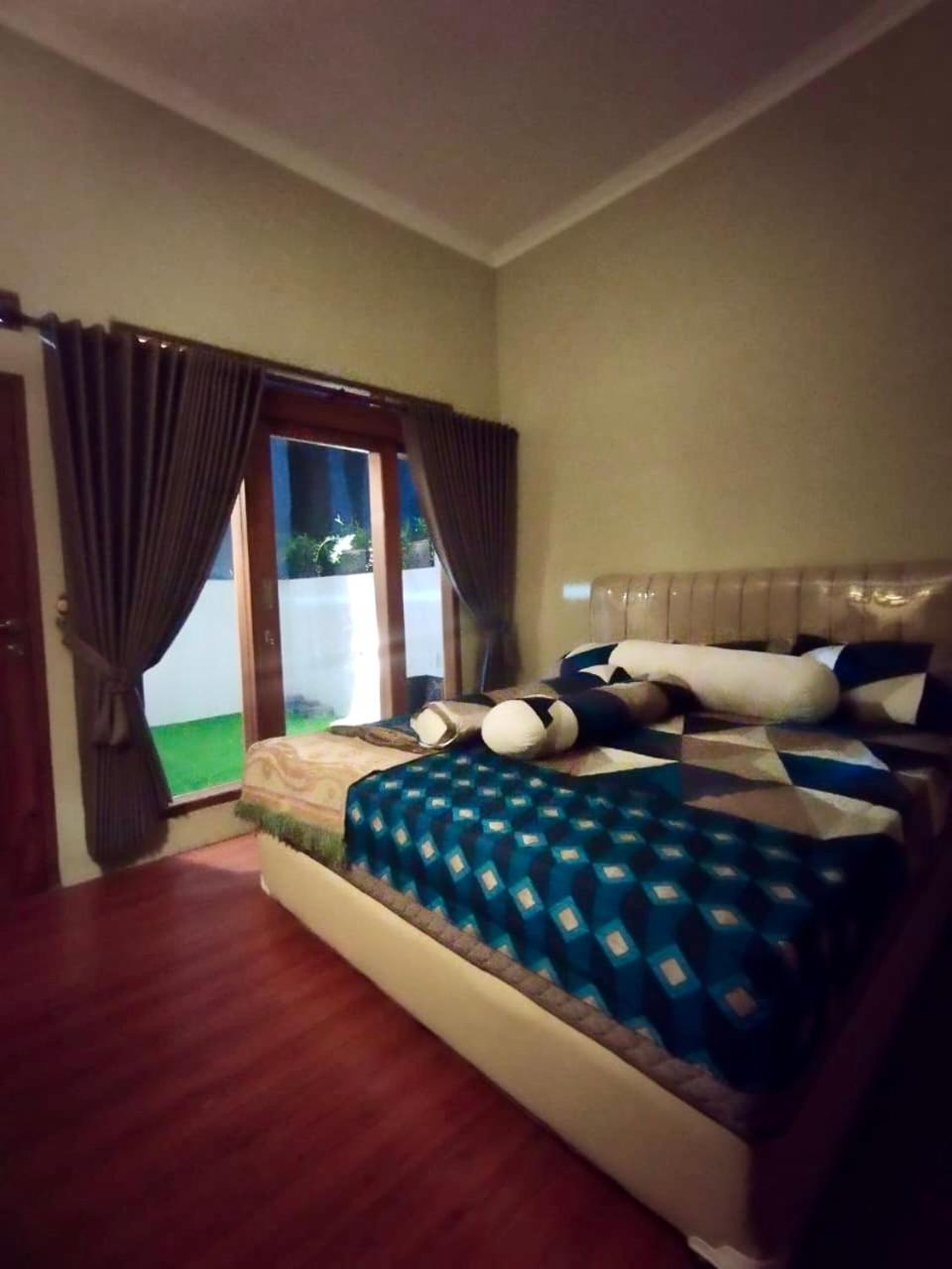 Three-Bedroom House - Photo 18