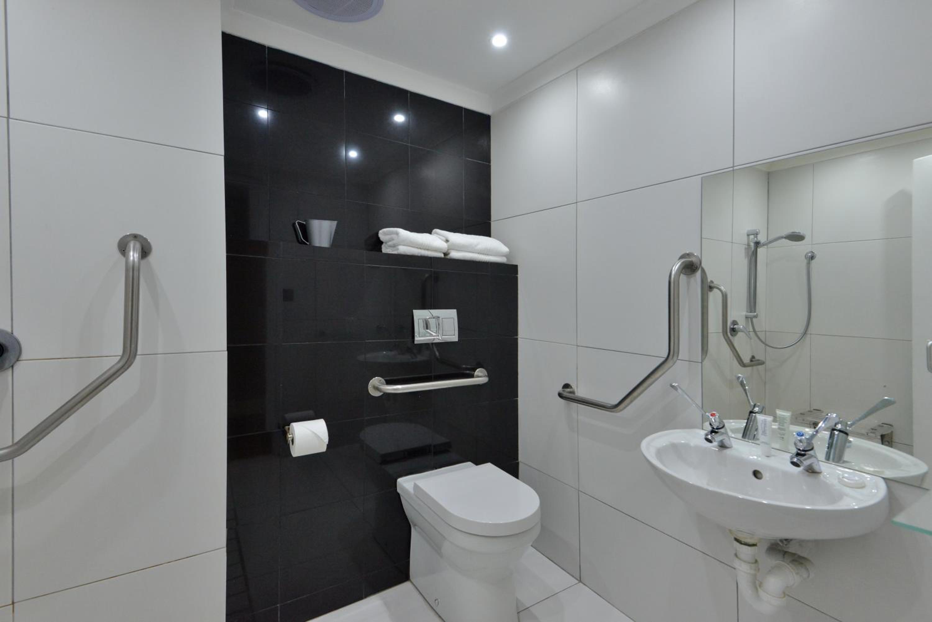 Double Room - Disability Access - Photo 3