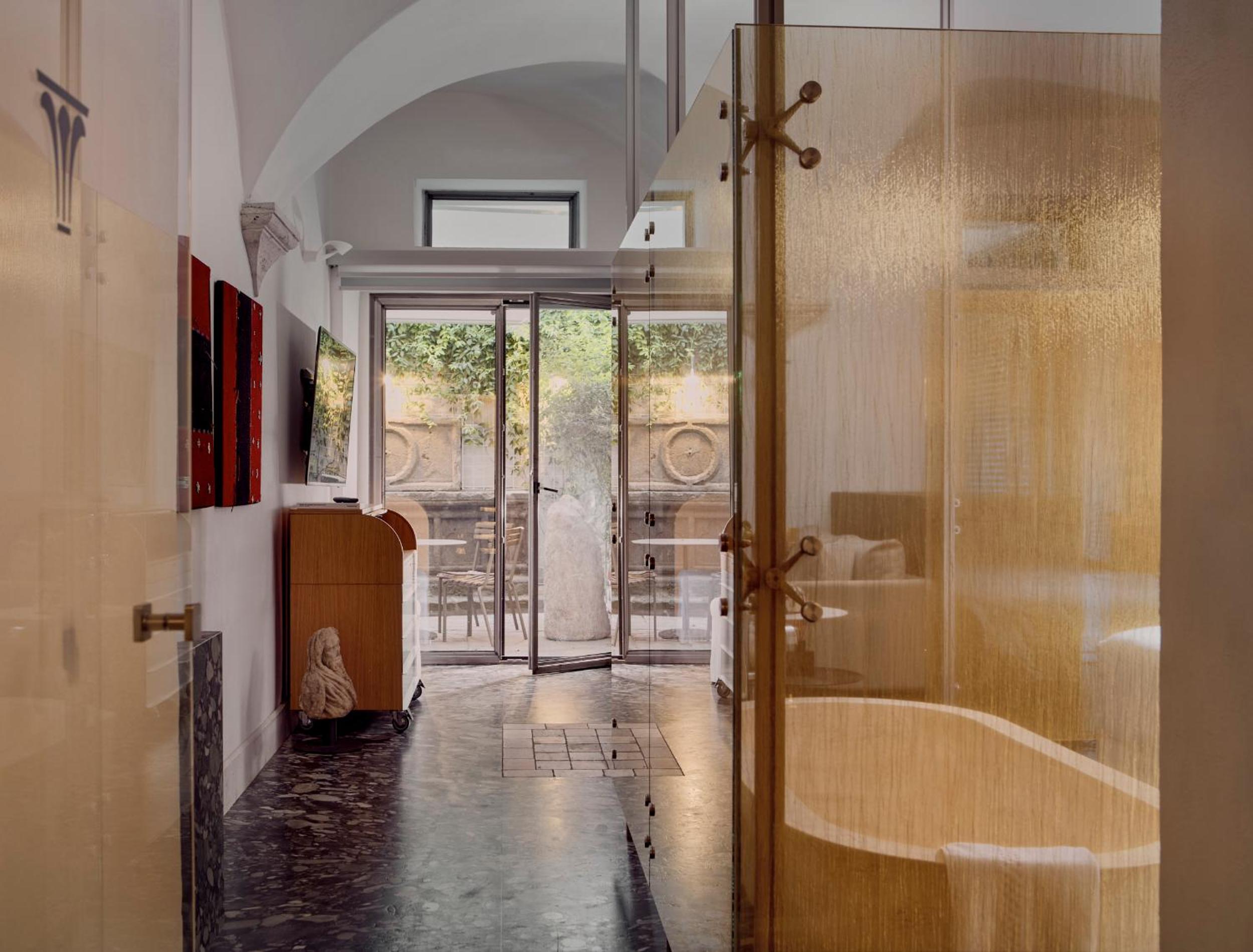 Studio Apartment